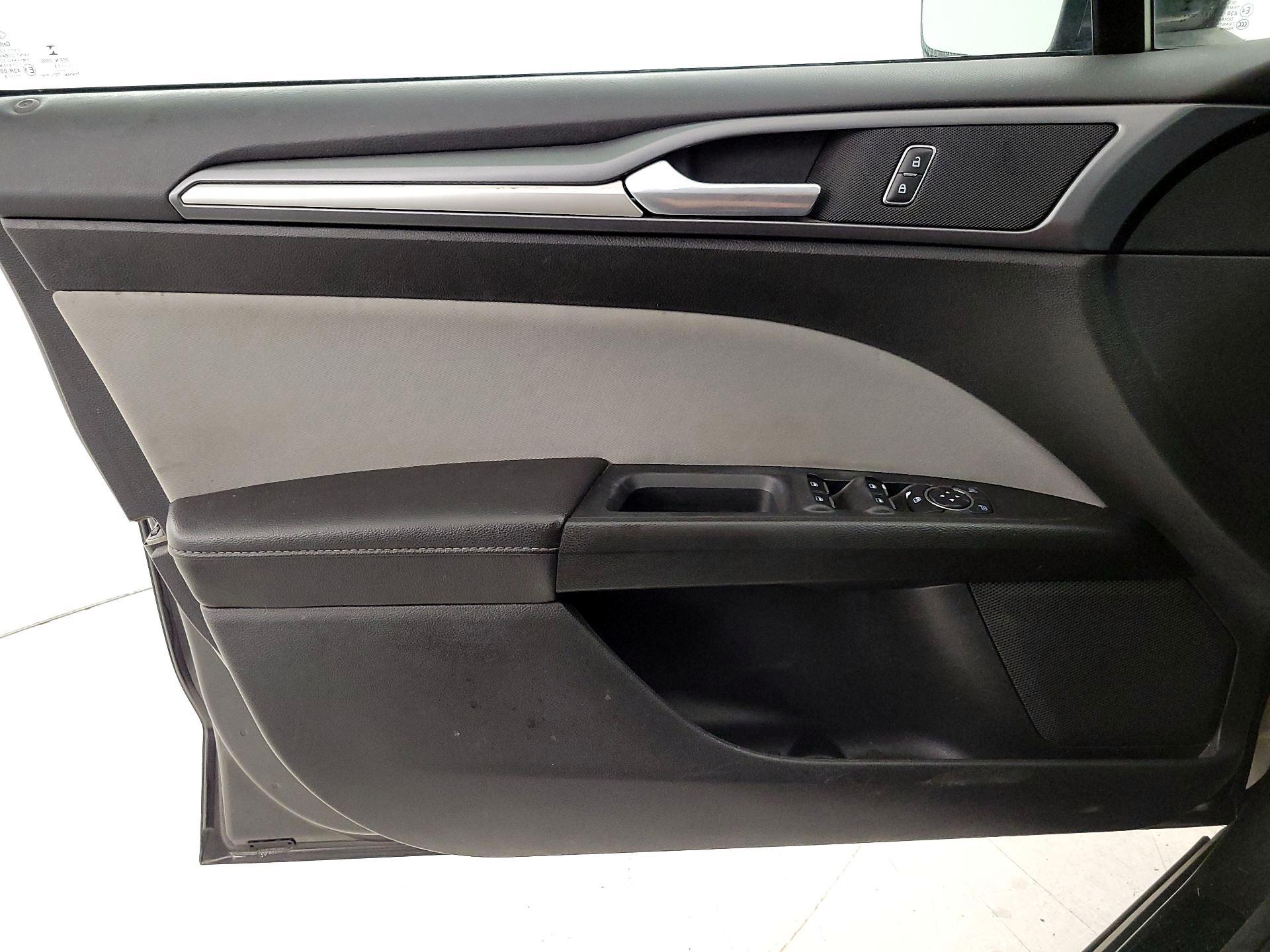 Thumbnail: 2015 Ford Fusion - 12