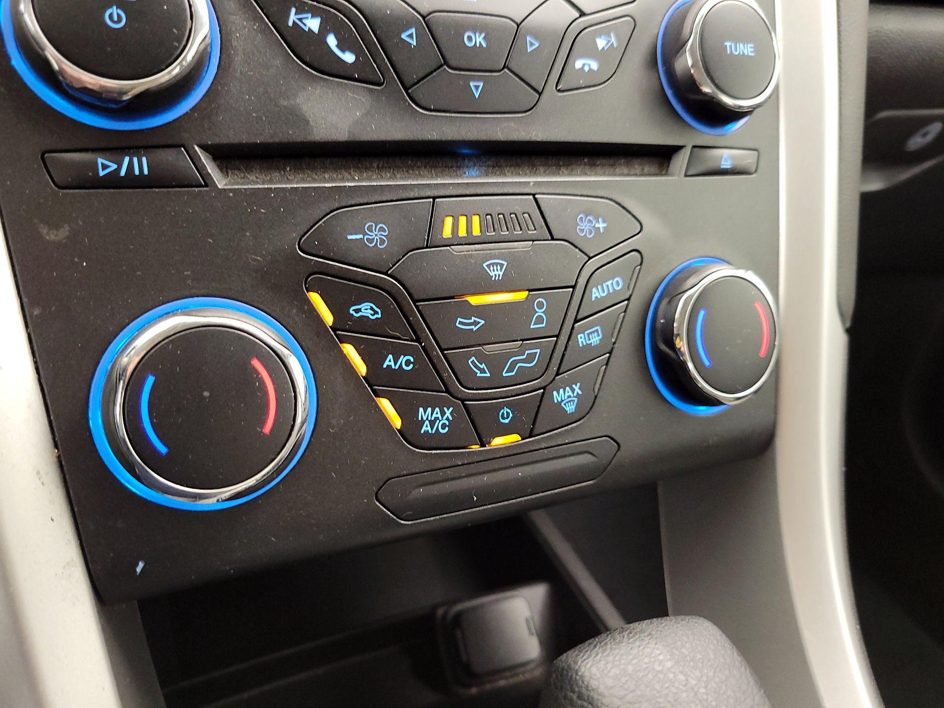 Thumbnail: 2015 Ford Fusion - 16