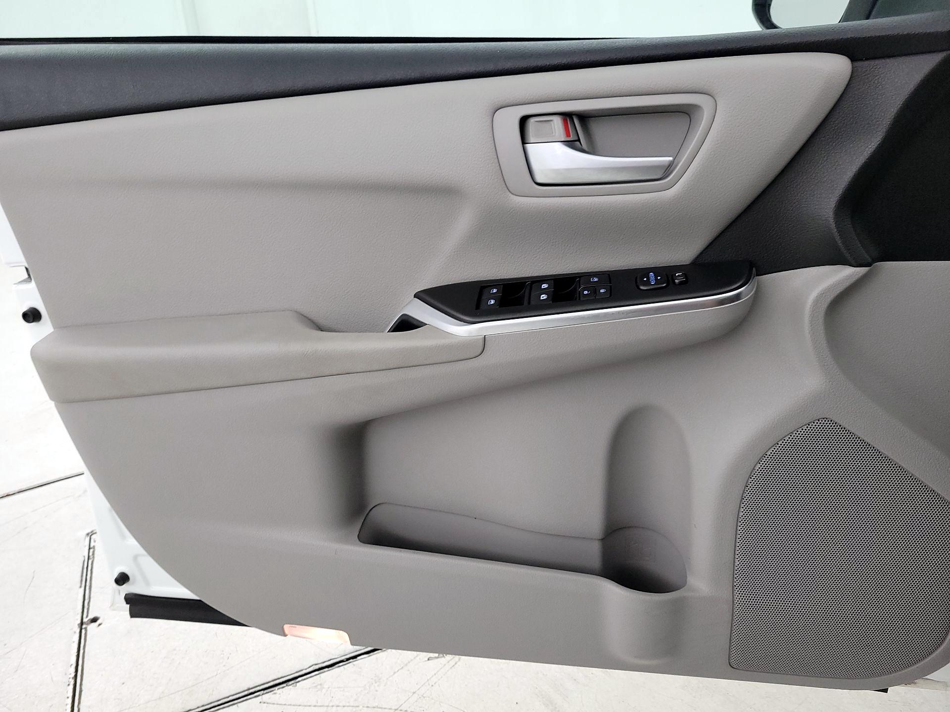 Thumbnail: 2017 Toyota Camry - 12