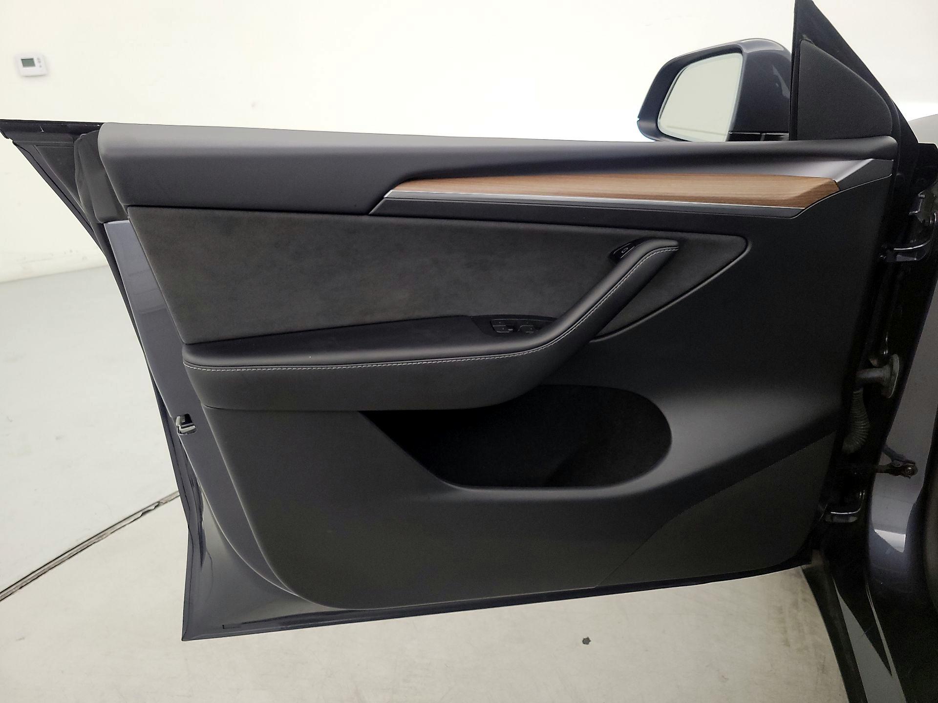 Thumbnail: 2023 Tesla Model Y - 12