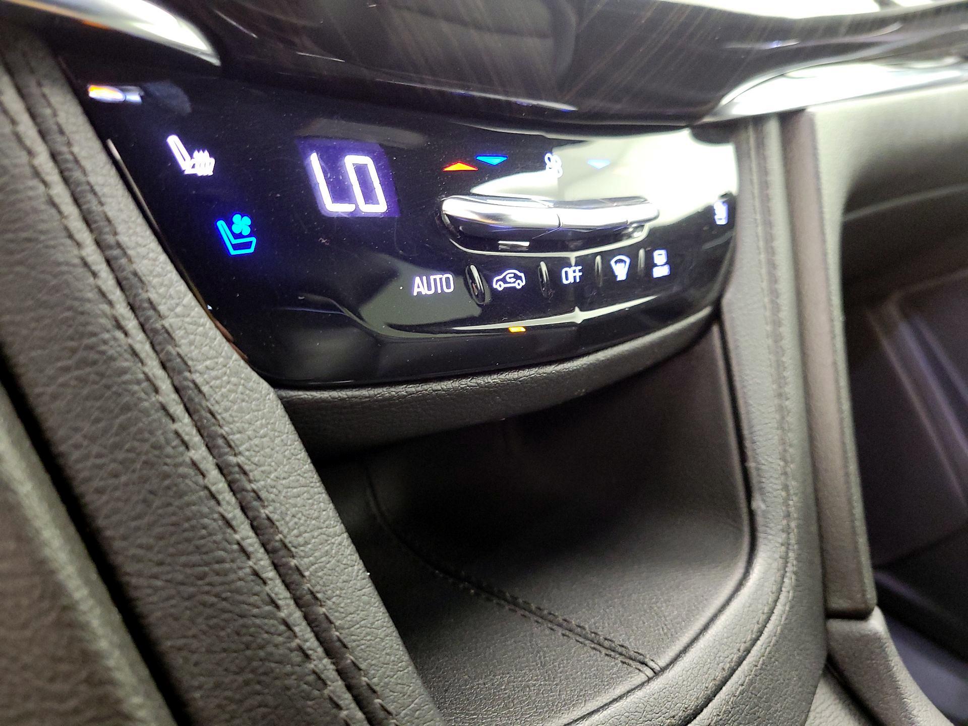 Thumbnail: 2021 Cadillac XT6 - 17