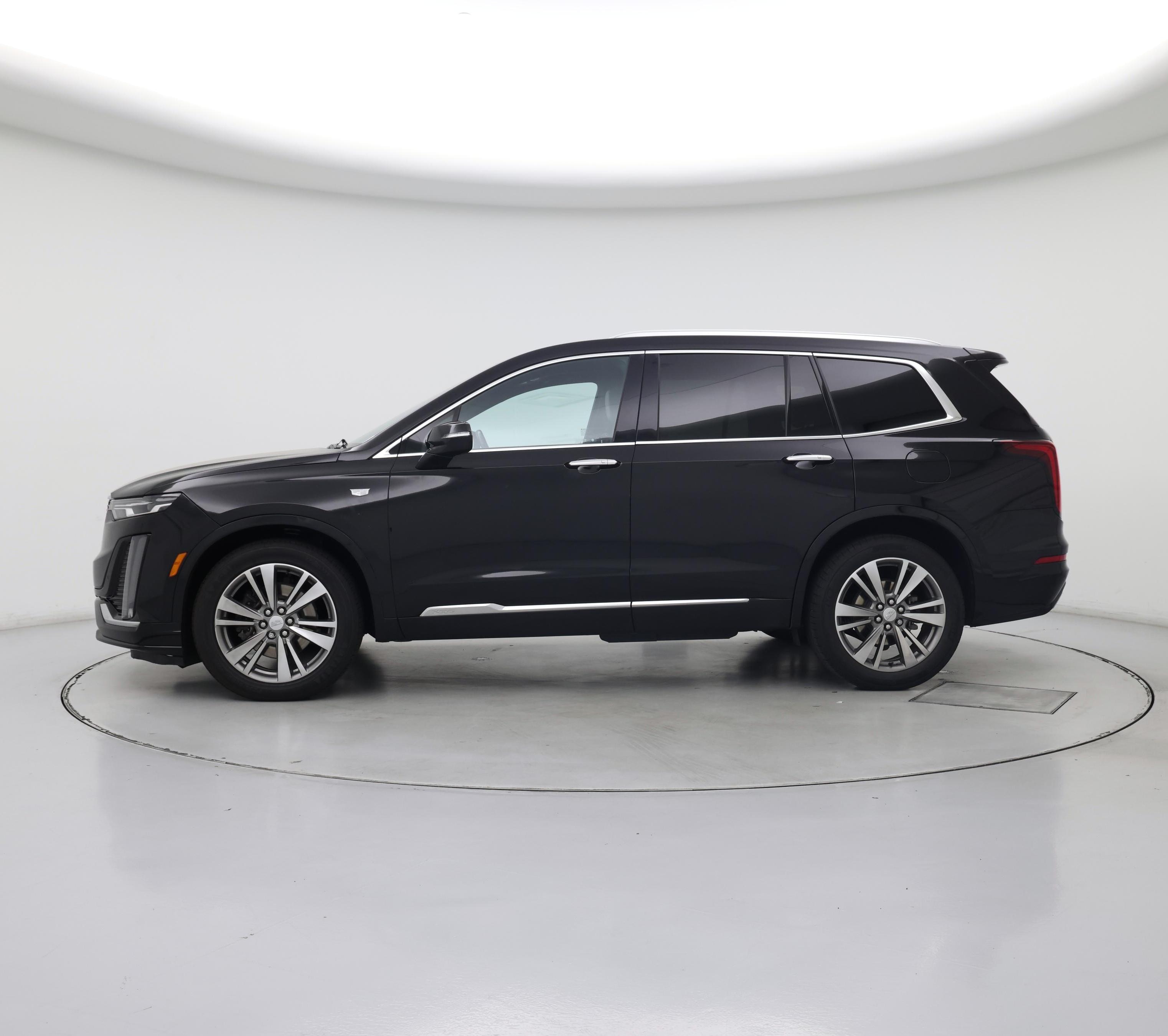 Thumbnail: 2021 Cadillac XT6 - 3