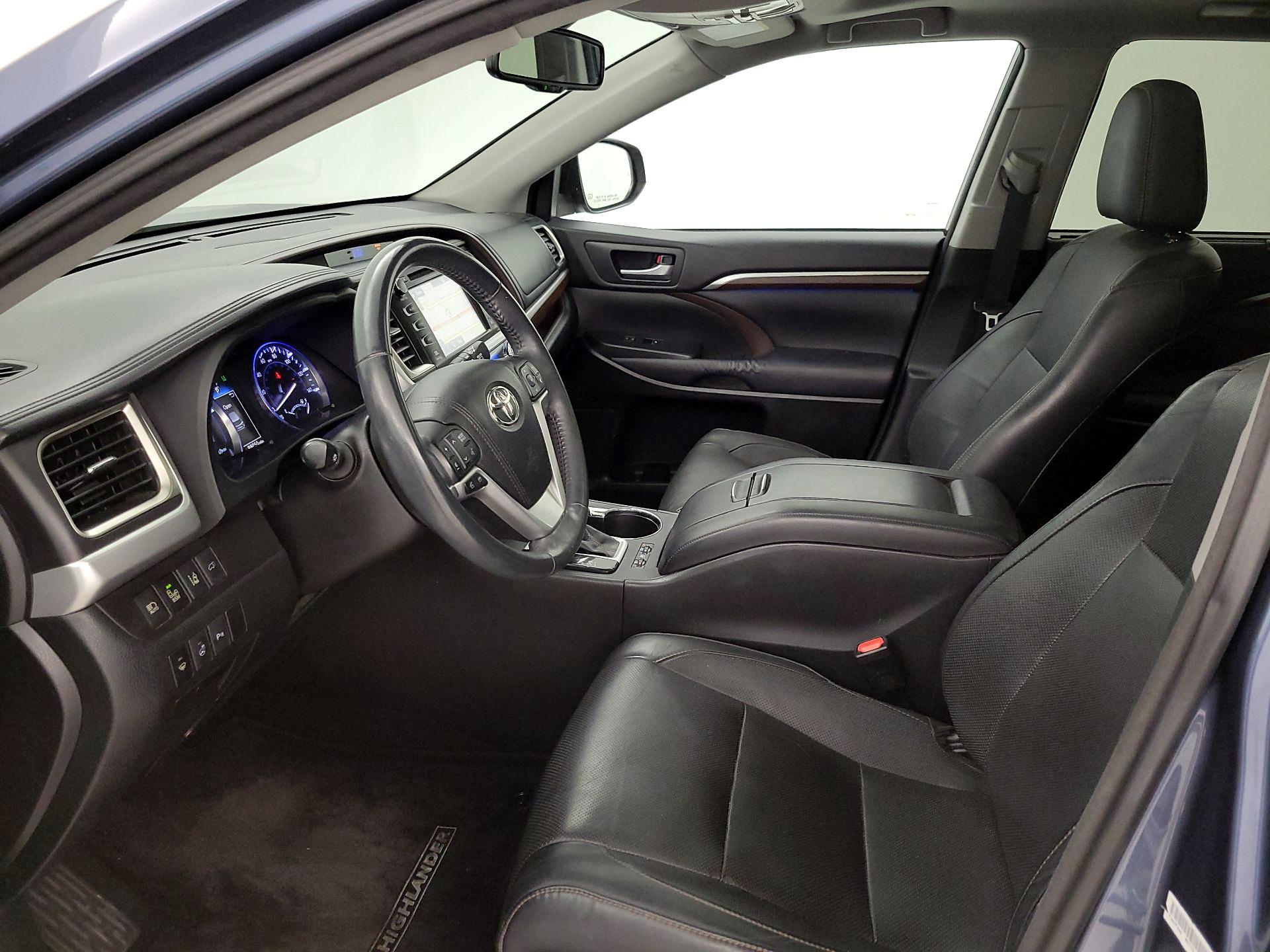 Thumbnail: 2016 Toyota Highlander - 11