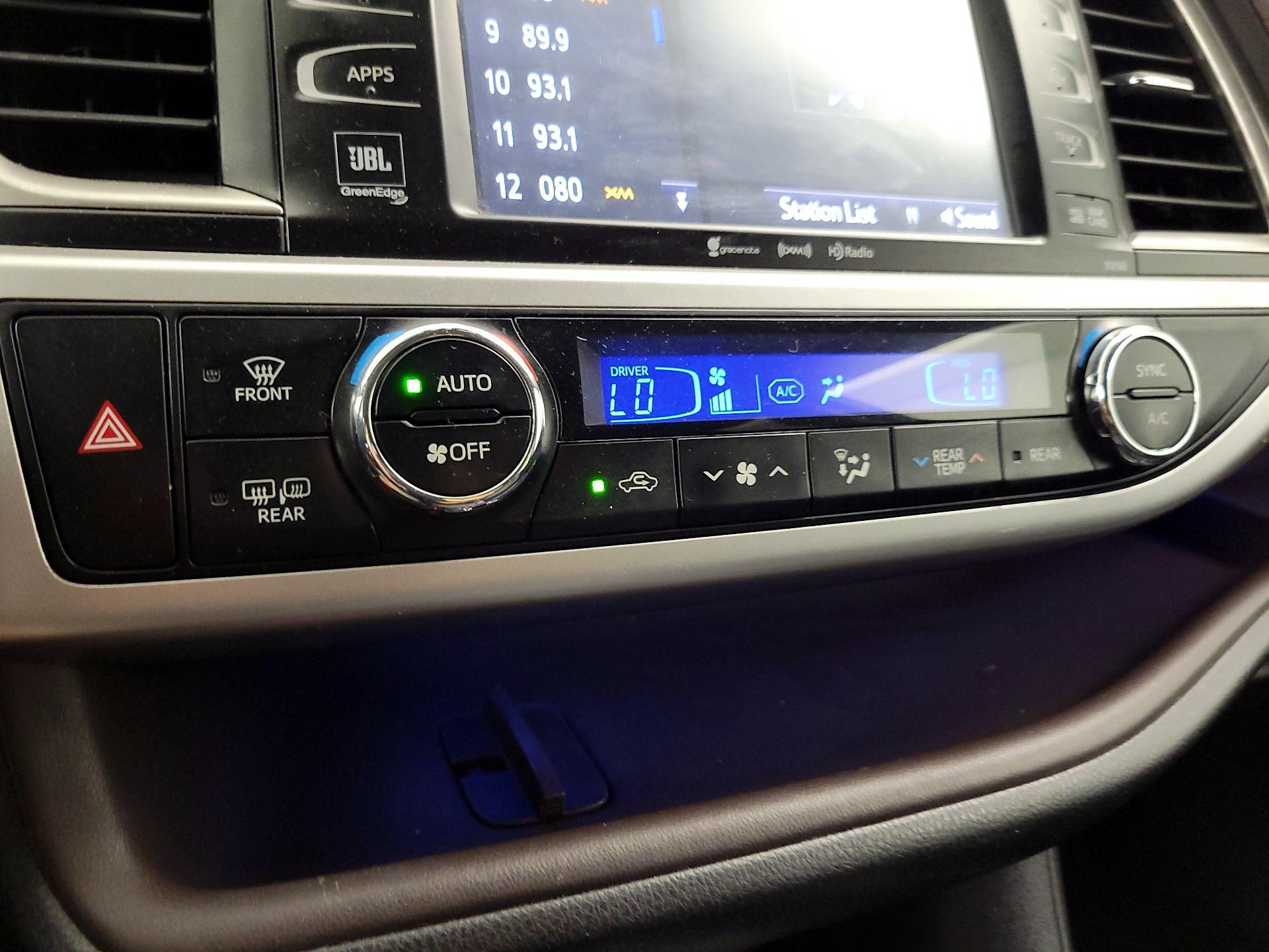 Thumbnail: 2016 Toyota Highlander - 17