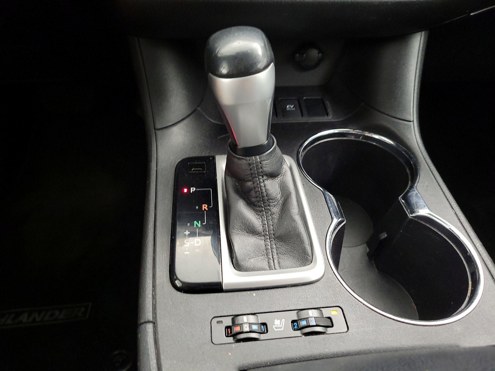 Thumbnail: 2016 Toyota Highlander - 18