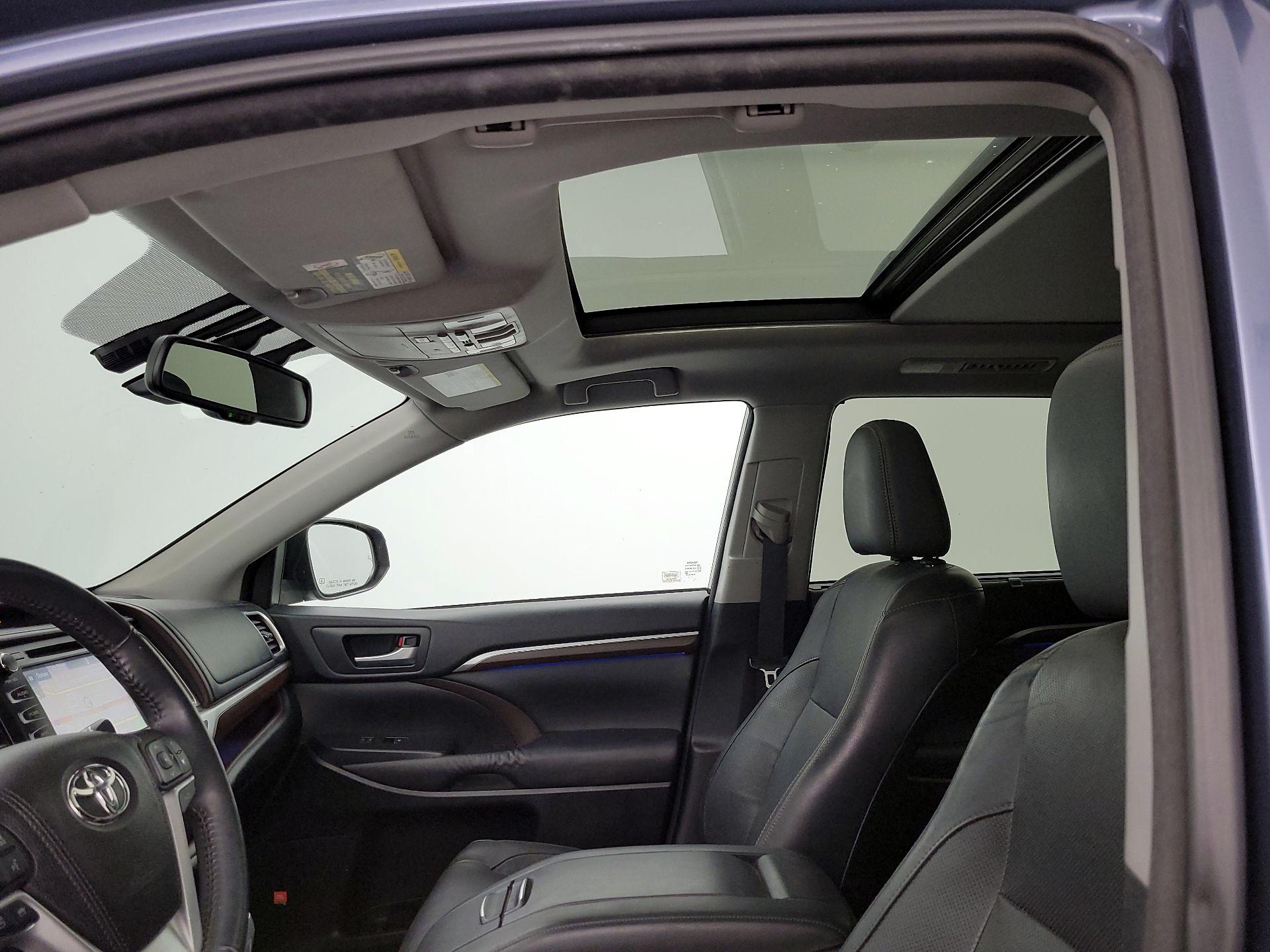 Thumbnail: 2016 Toyota Highlander - 20