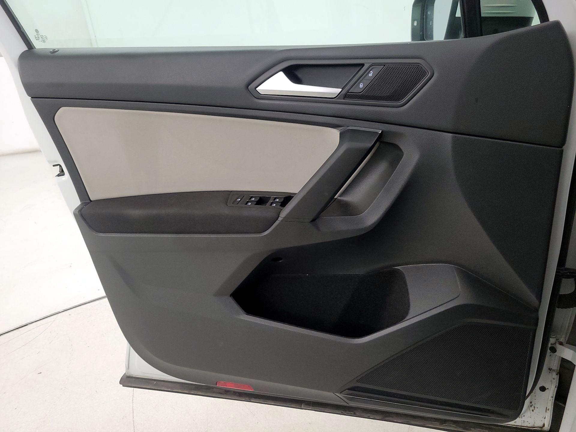 Thumbnail: 2019 Volkswagen Tiguan - 12