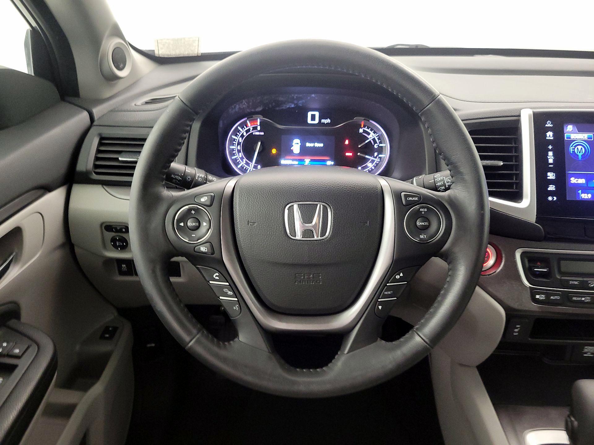 Thumbnail: 2017 Honda Pilot - 10