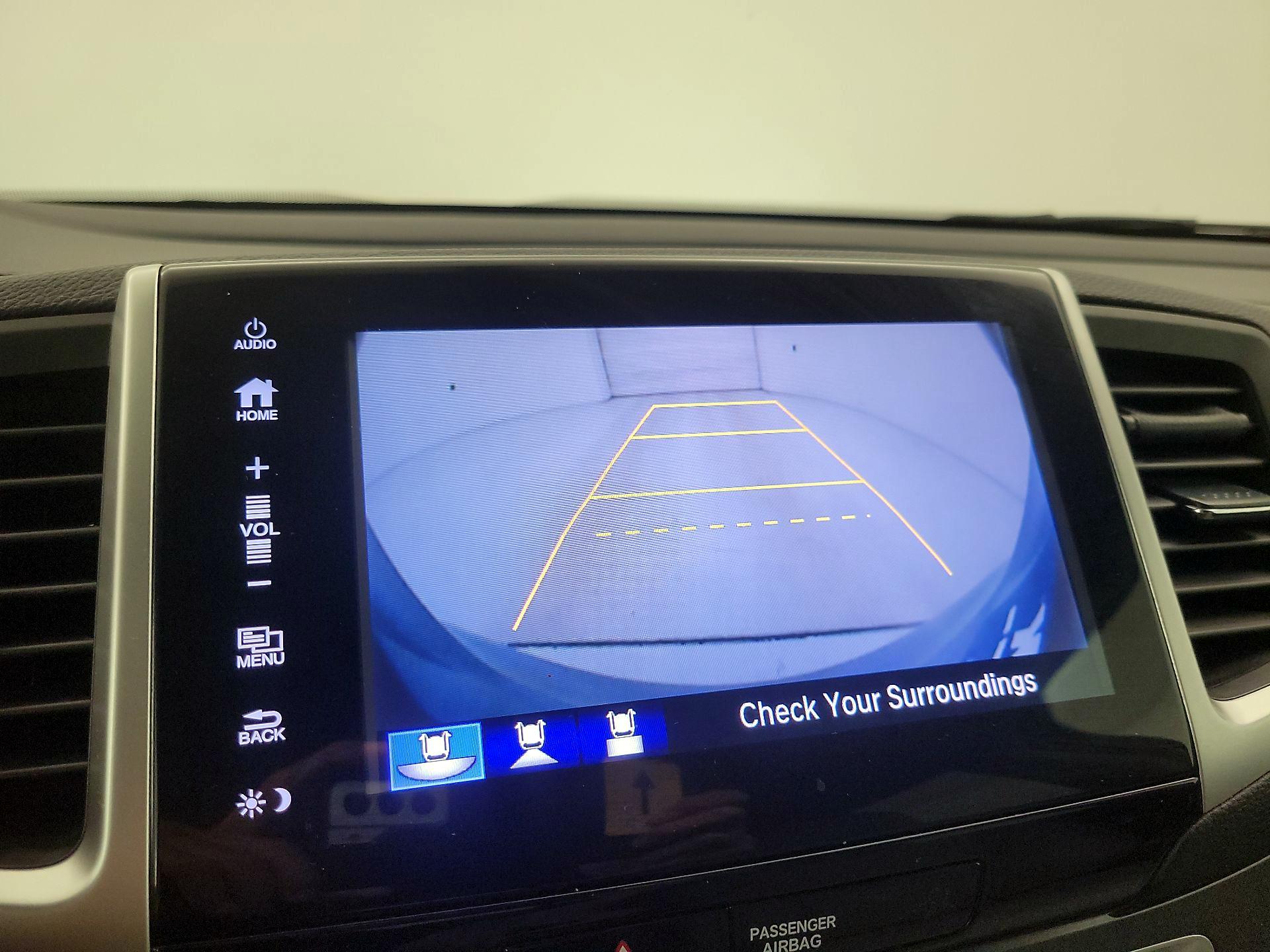 Thumbnail: 2017 Honda Pilot - 14