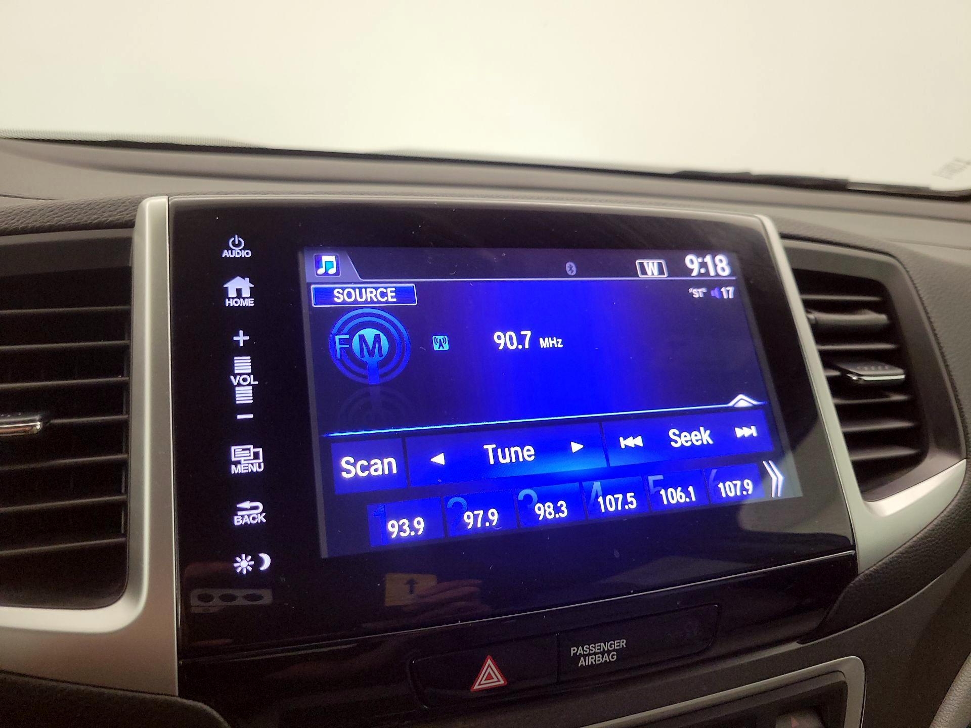 Thumbnail: 2017 Honda Pilot - 15