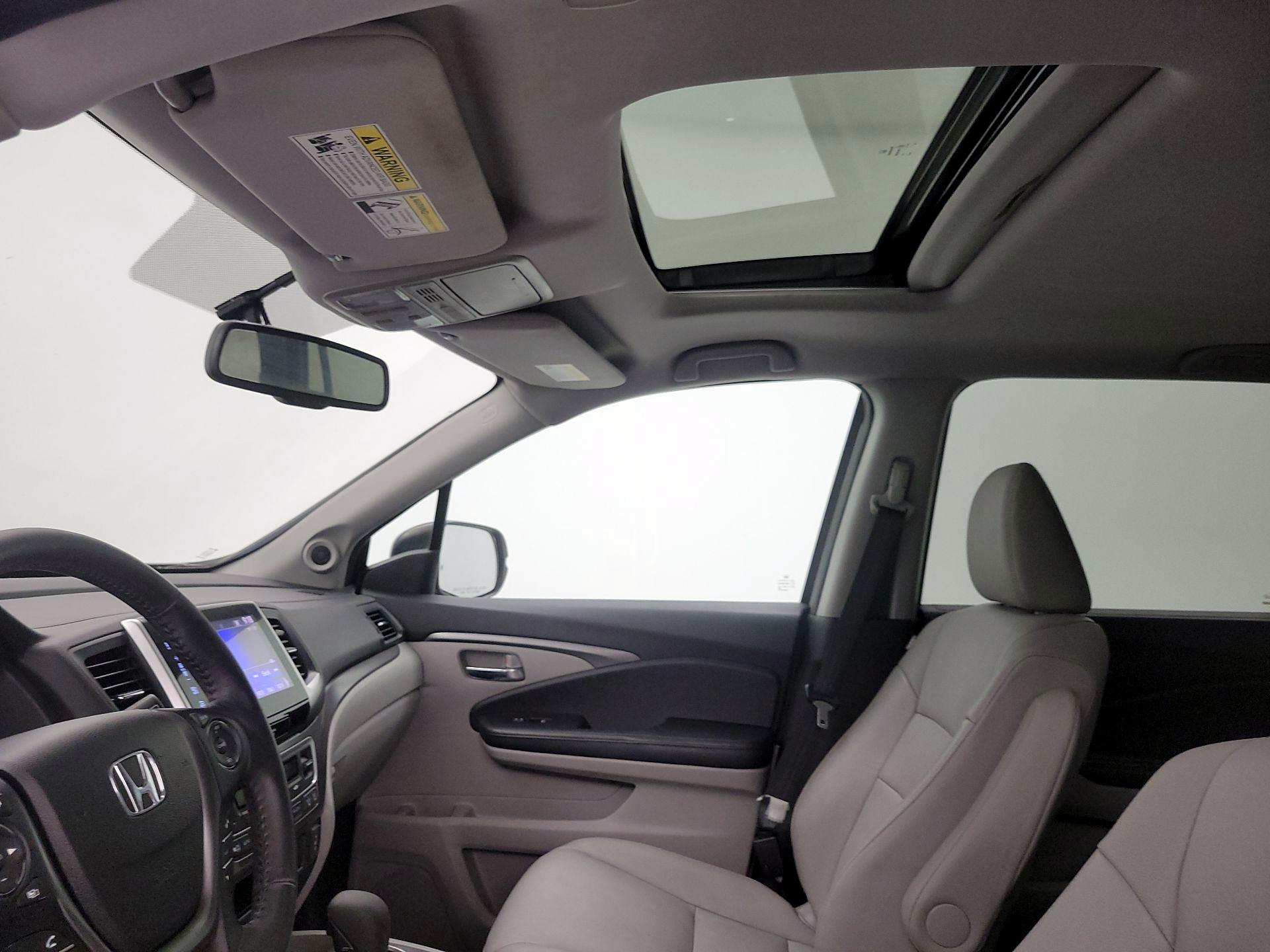Thumbnail: 2017 Honda Pilot - 19