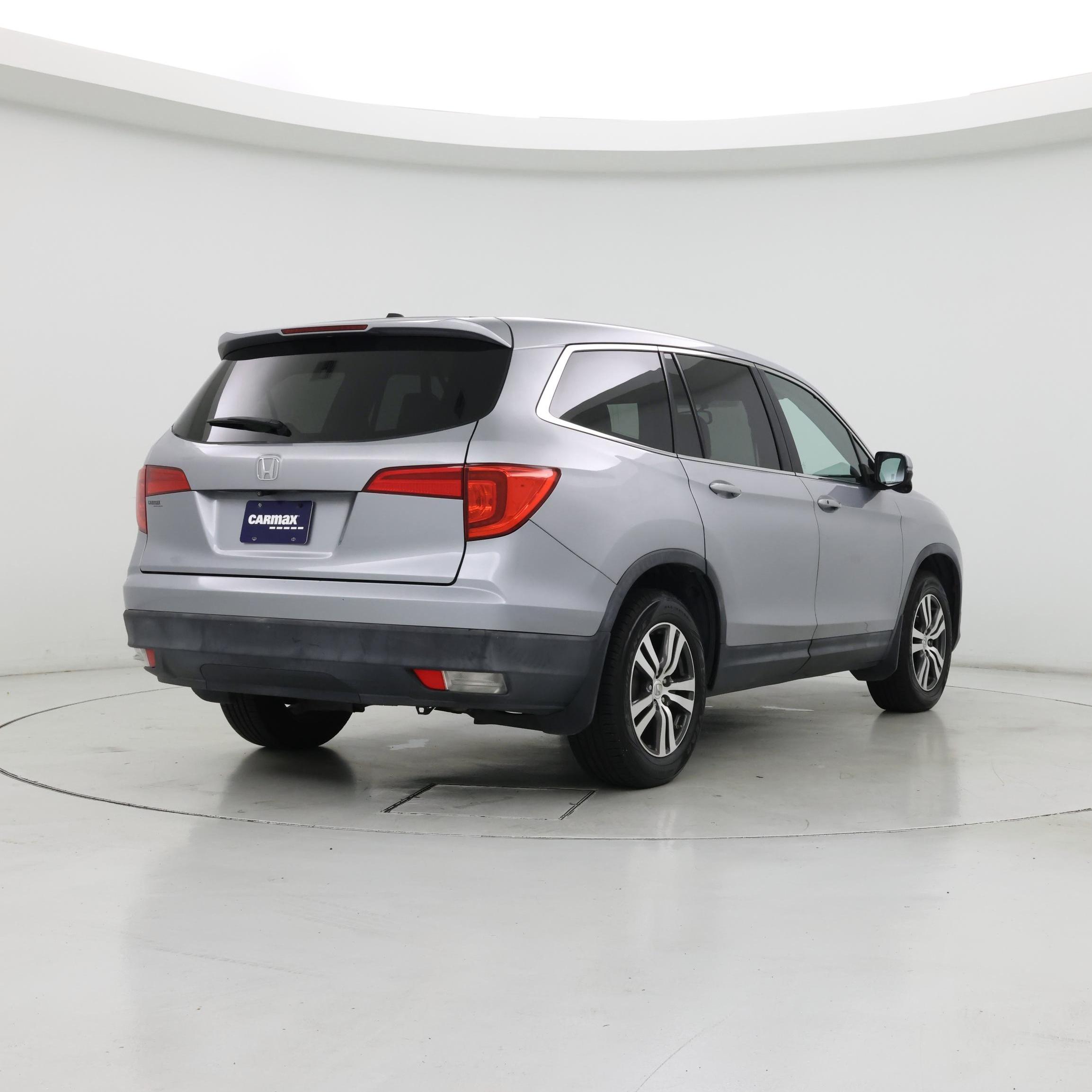 Thumbnail: 2017 Honda Pilot - 8