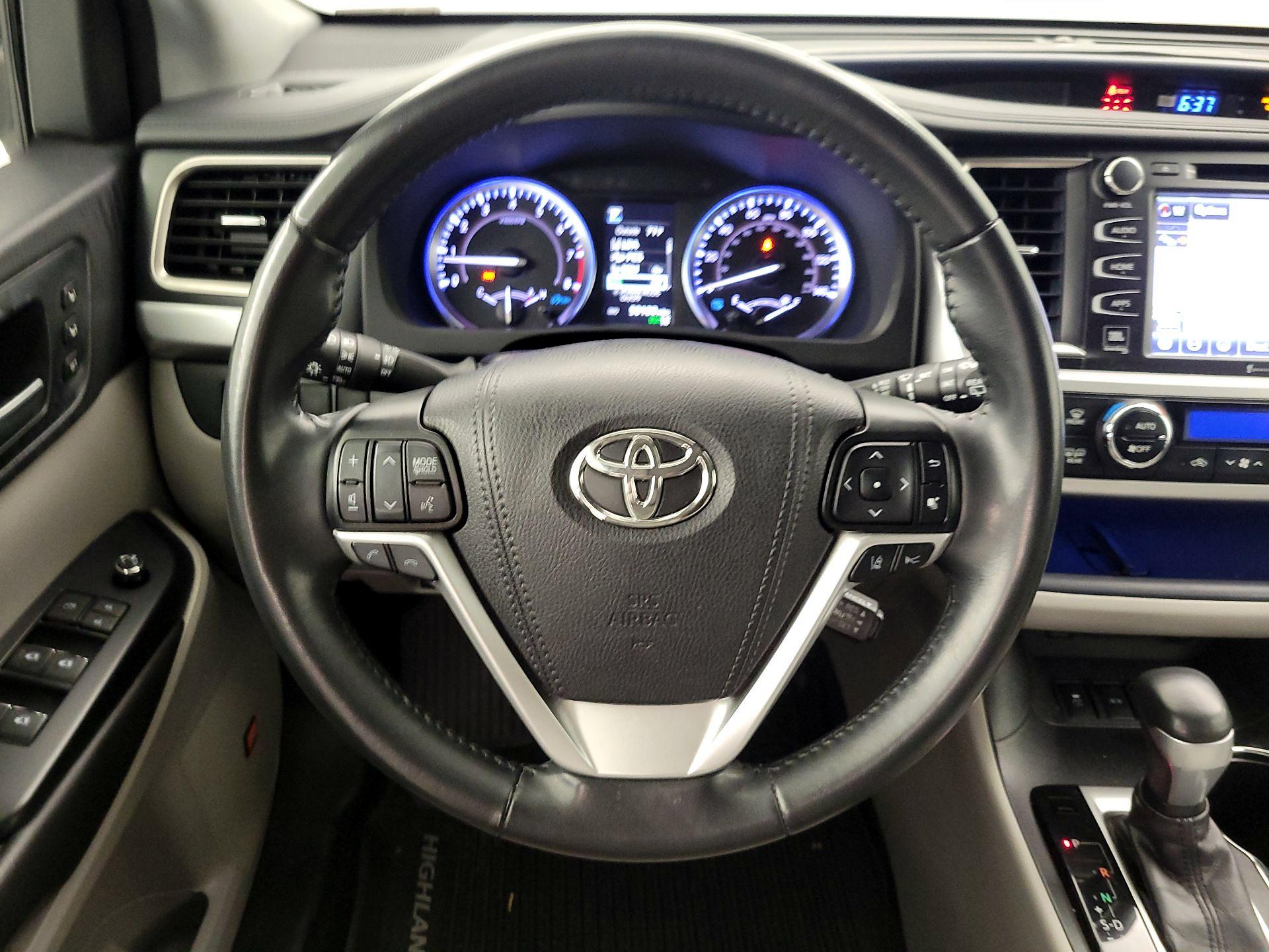 Thumbnail: 2019 Toyota Highlander - 10