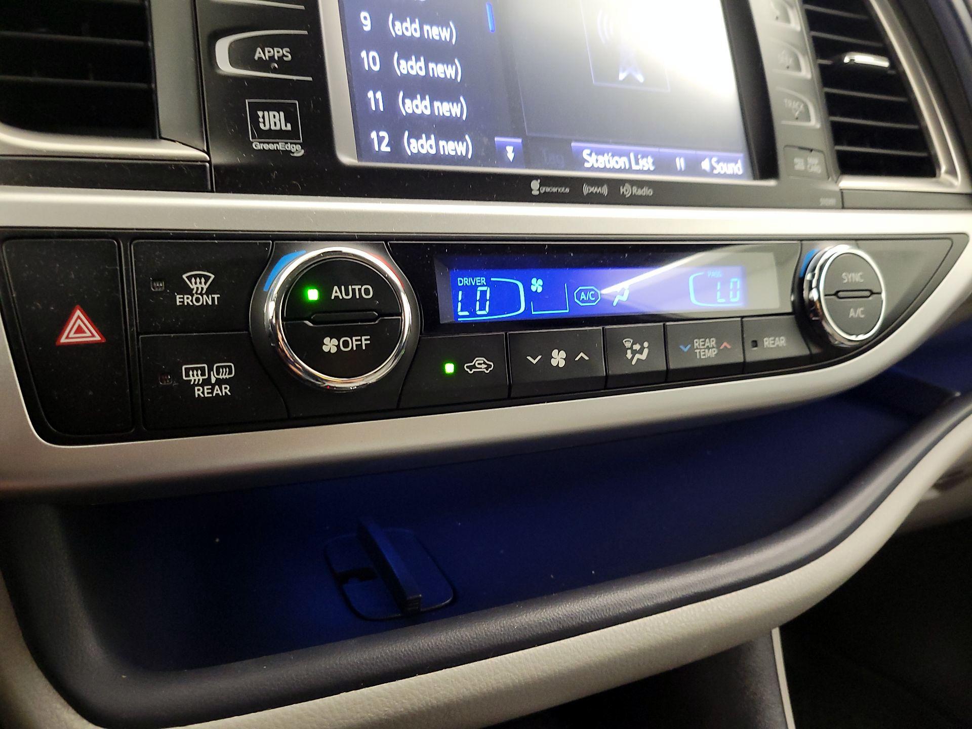 Thumbnail: 2019 Toyota Highlander - 17