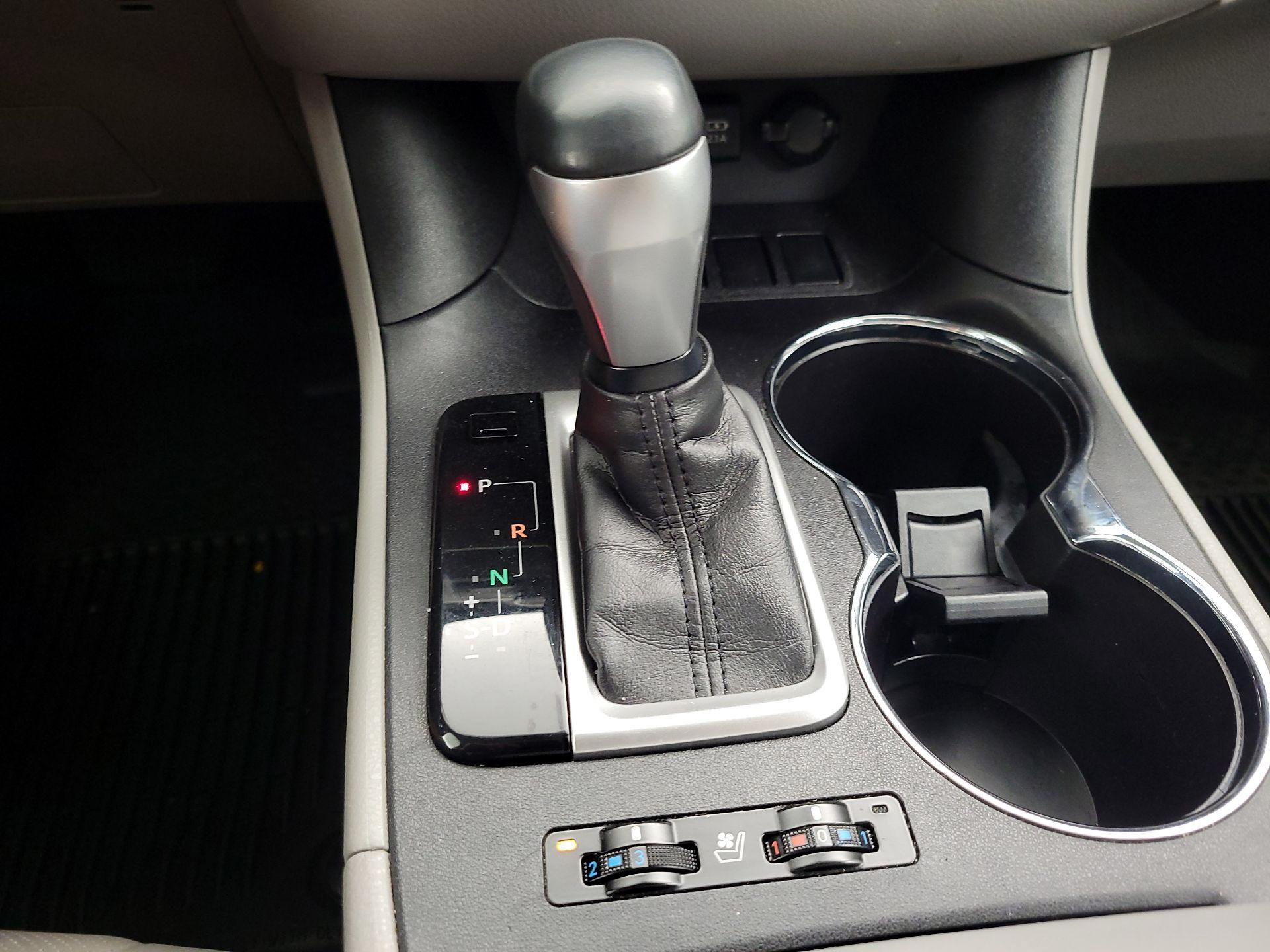 Thumbnail: 2019 Toyota Highlander - 18