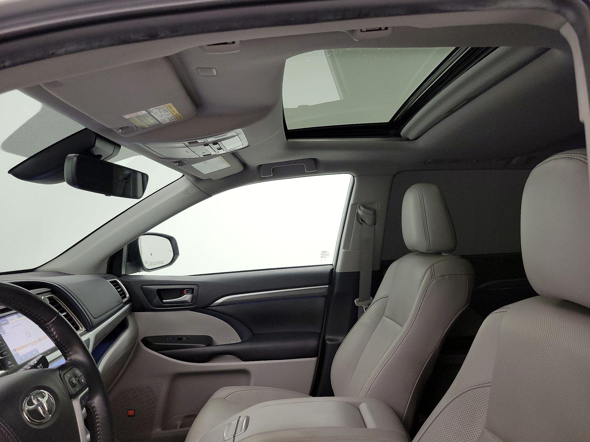 Thumbnail: 2019 Toyota Highlander - 20