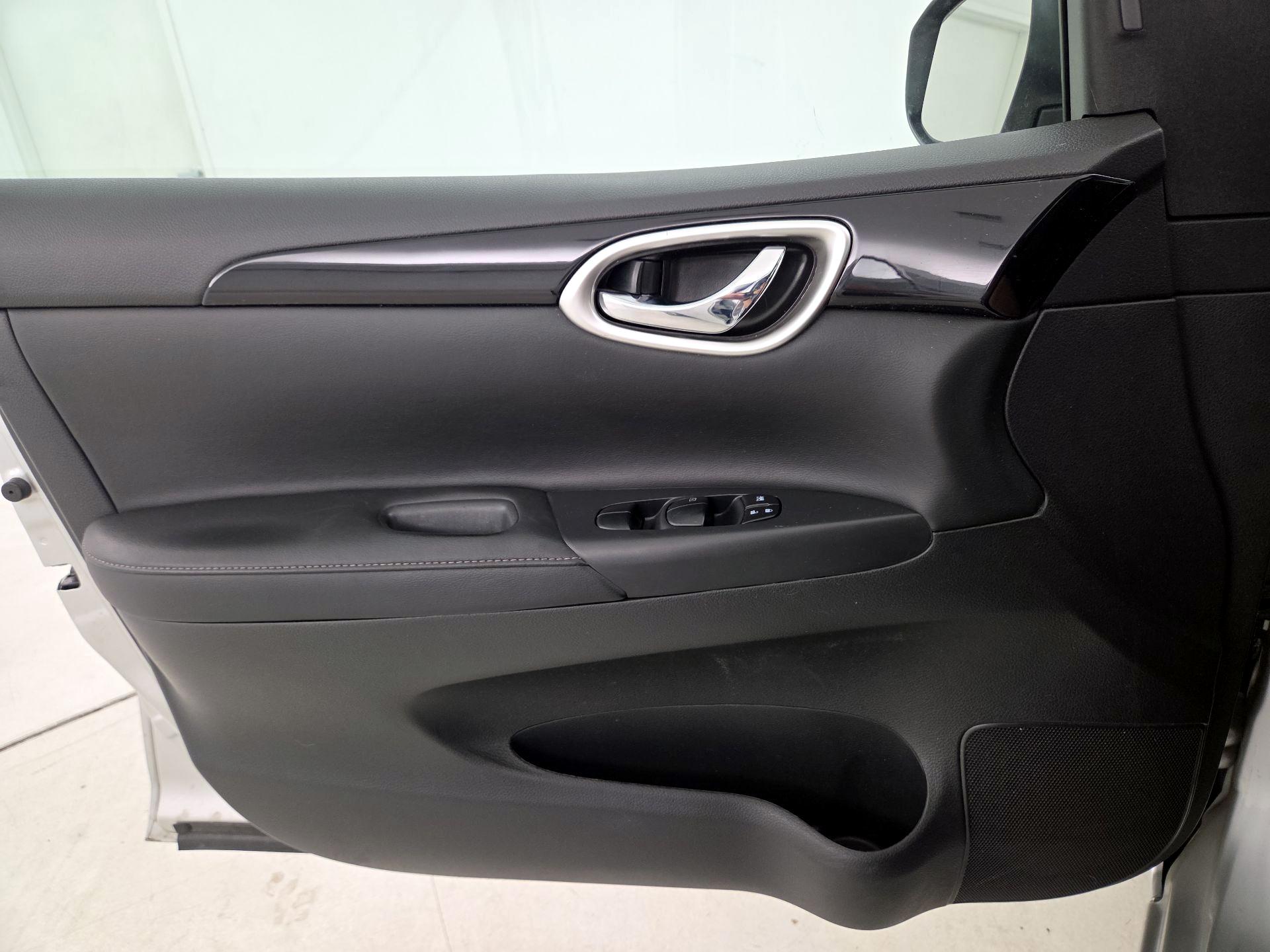 Thumbnail: 2016 Nissan Sentra - 12