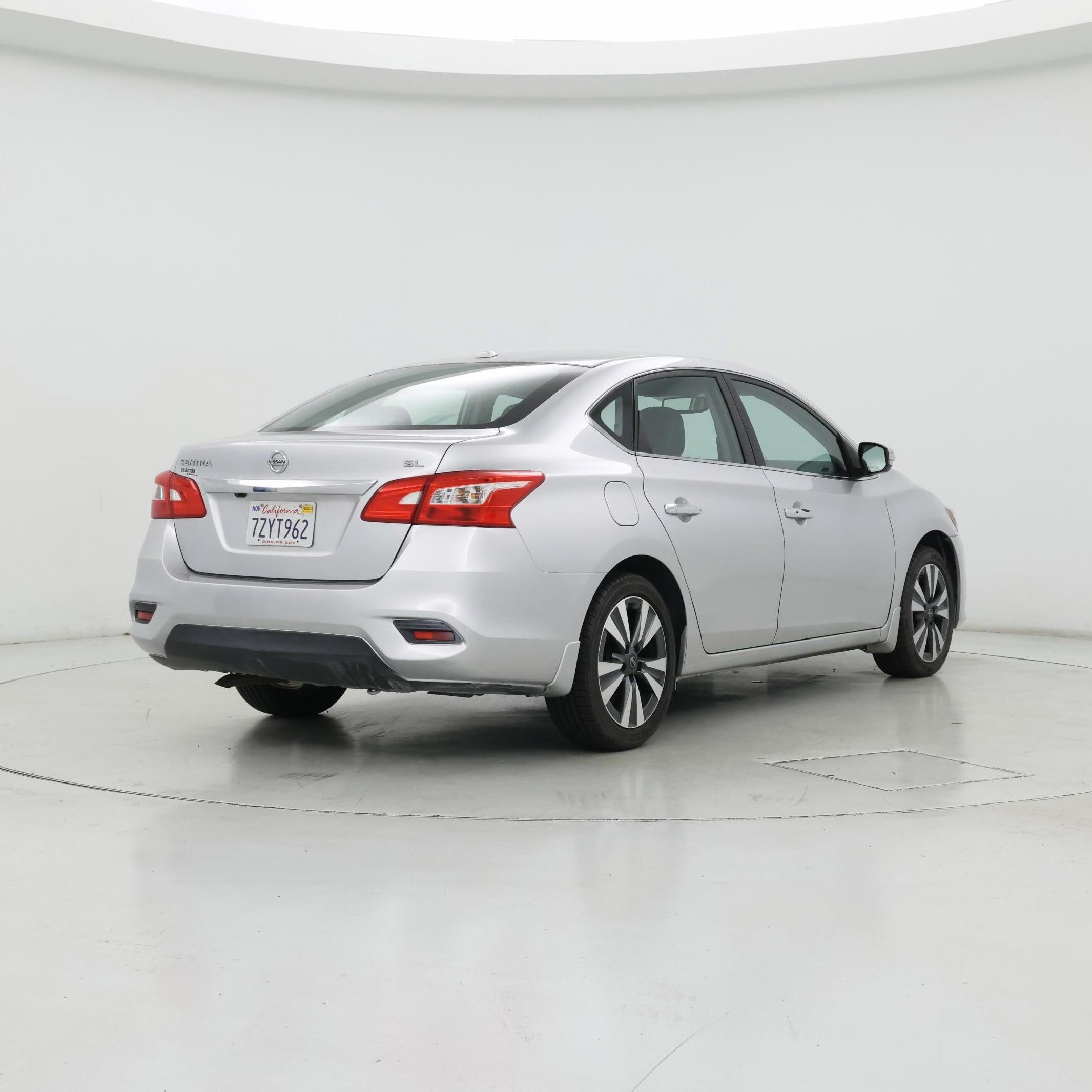 Thumbnail: 2016 Nissan Sentra - 8