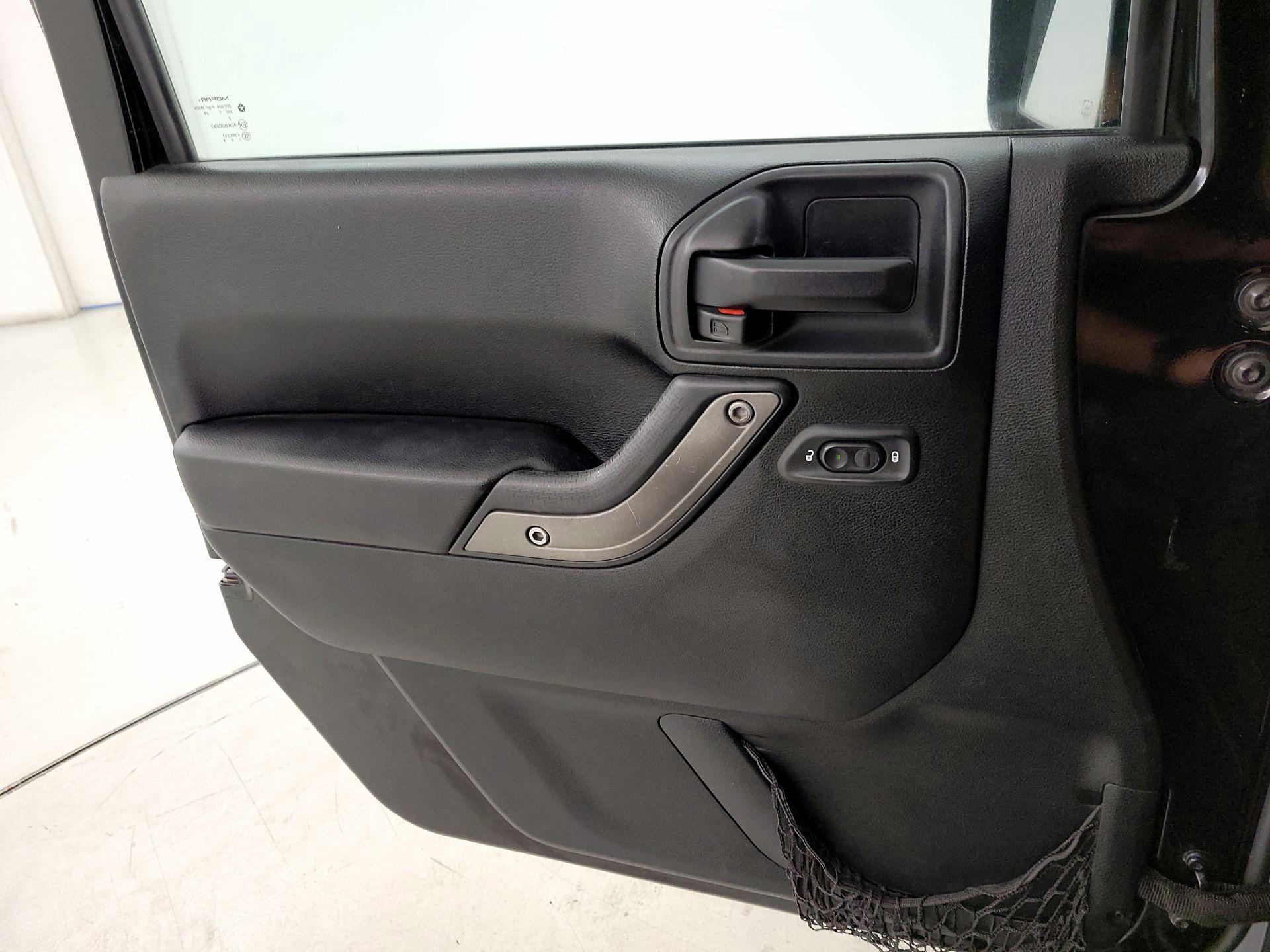 Thumbnail: 2017 Jeep Wrangler - 12