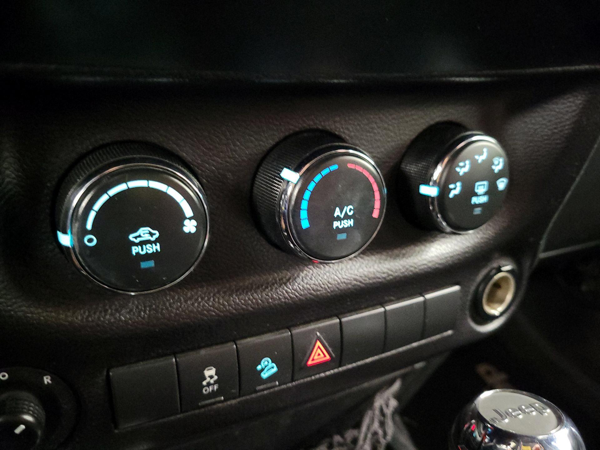 Thumbnail: 2017 Jeep Wrangler - 14
