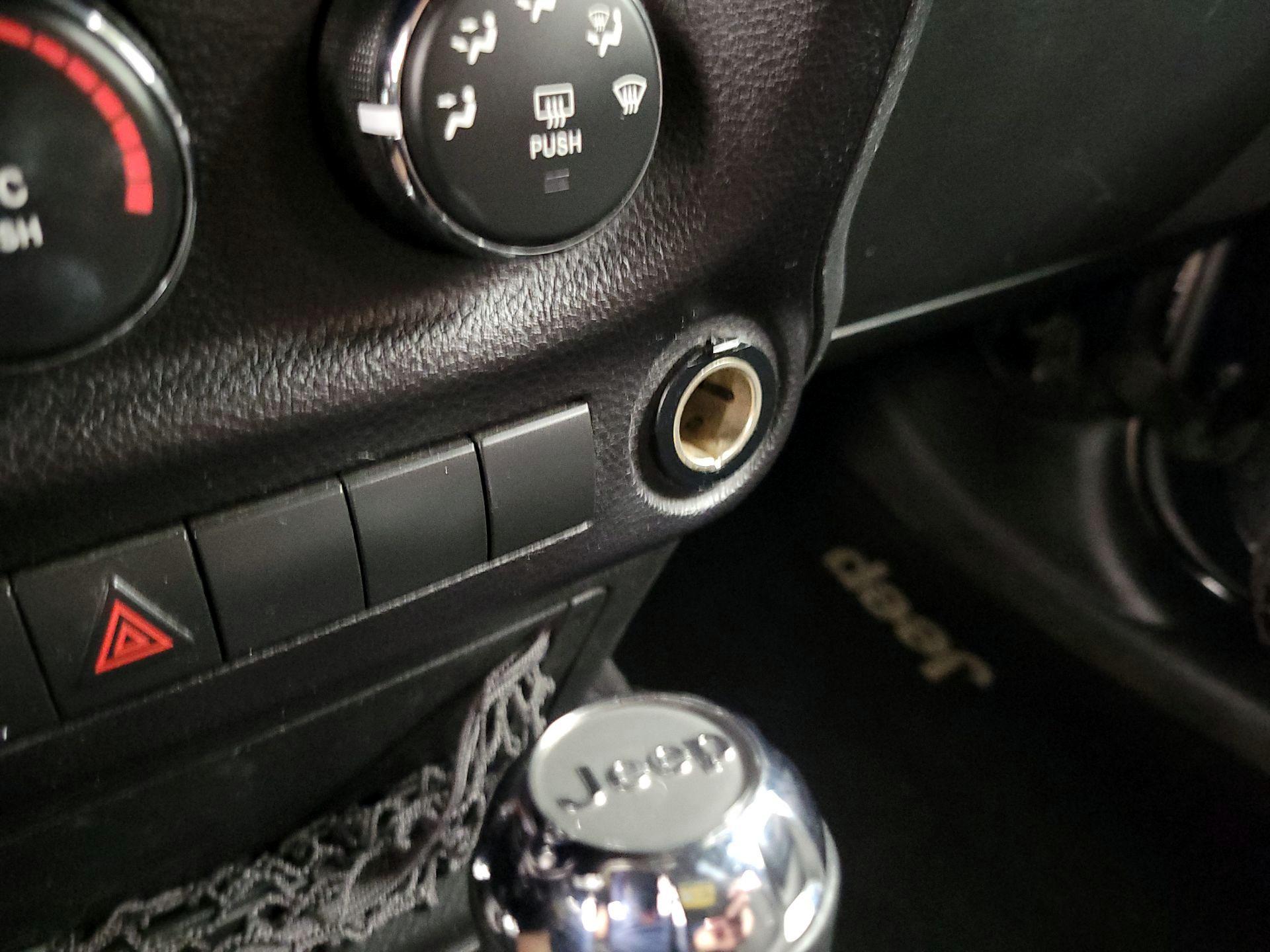 Thumbnail: 2017 Jeep Wrangler - 16