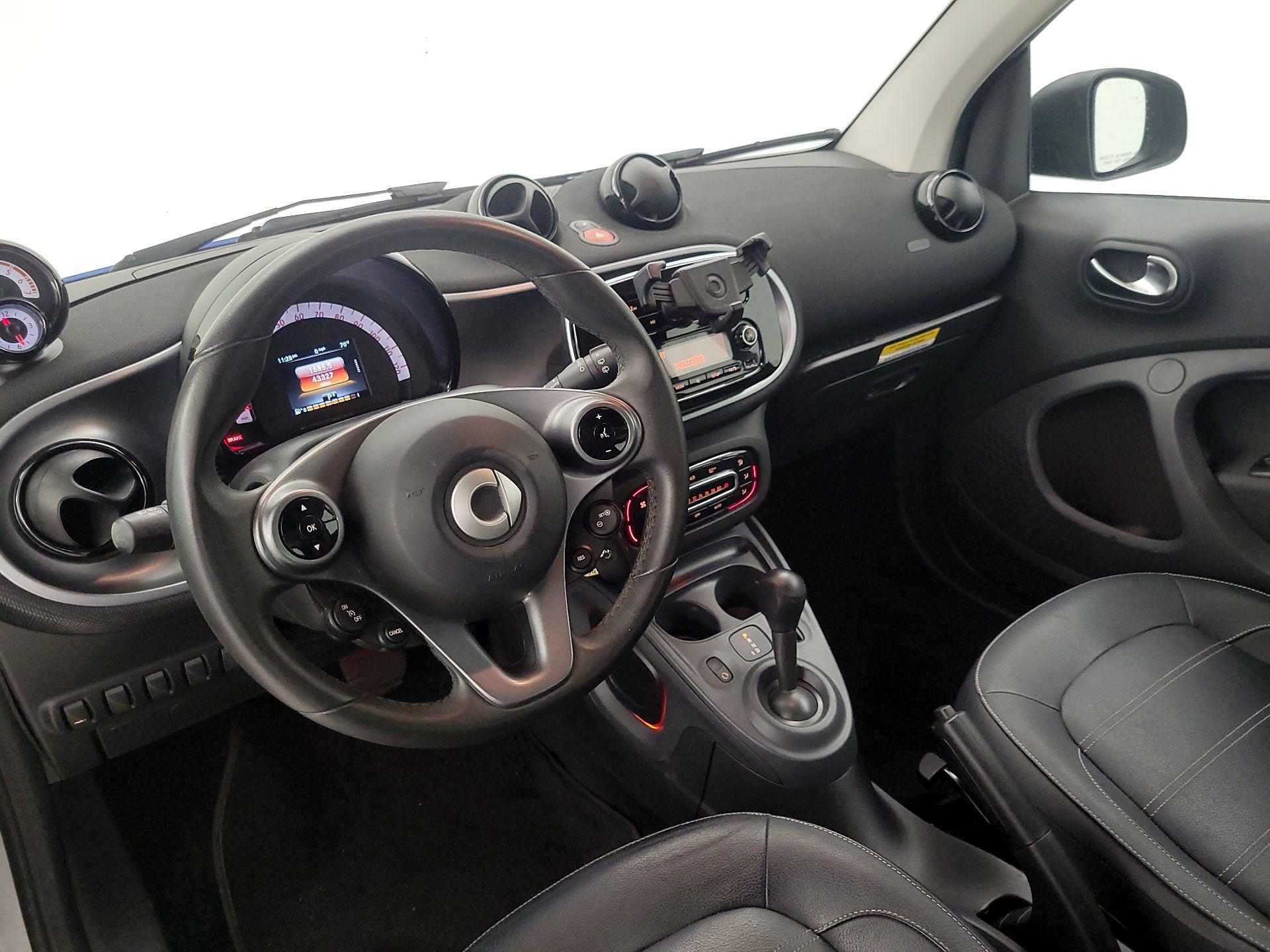 Thumbnail: 2016 smart fortwo - 9