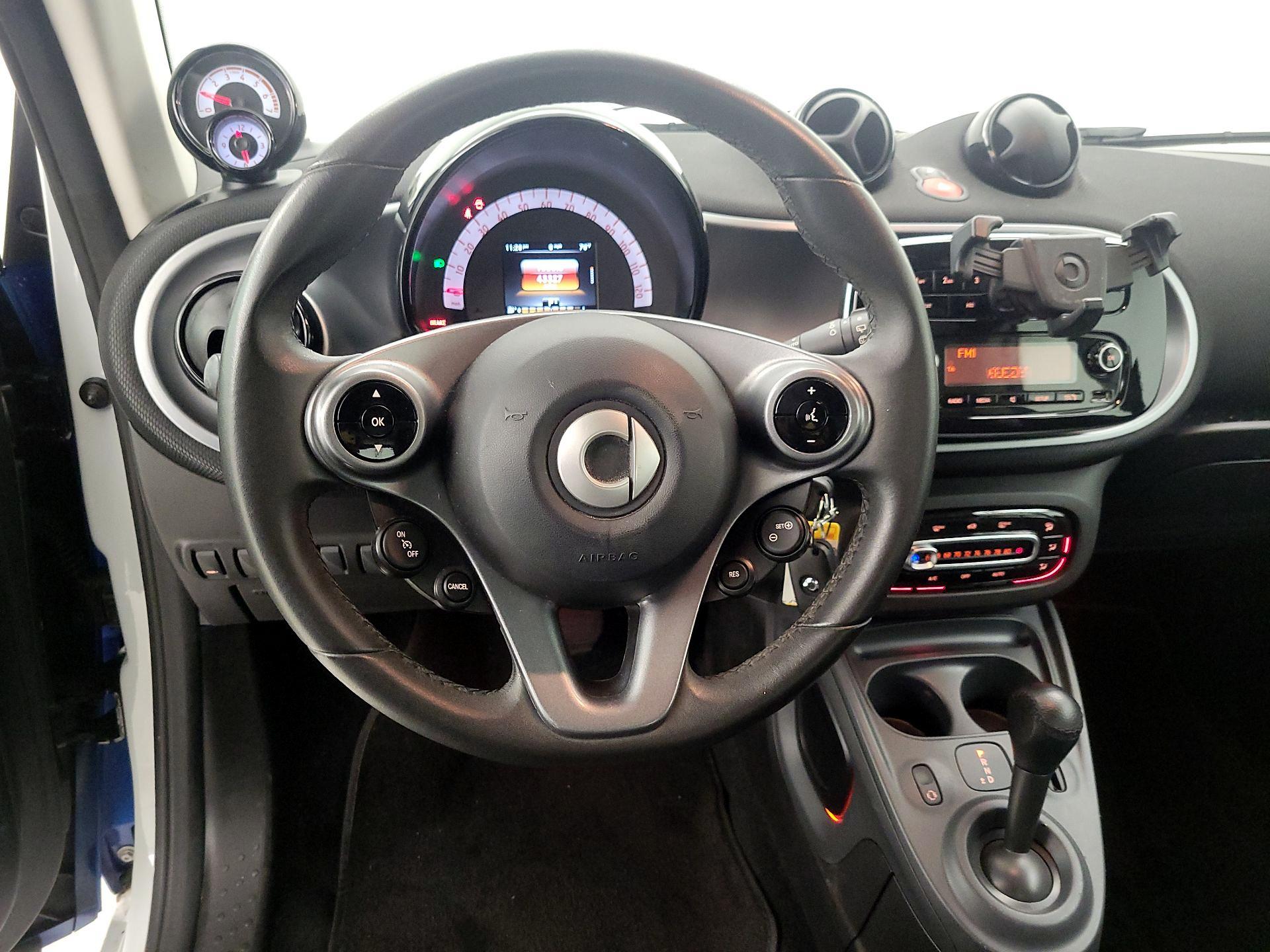 Thumbnail: 2016 smart fortwo - 10