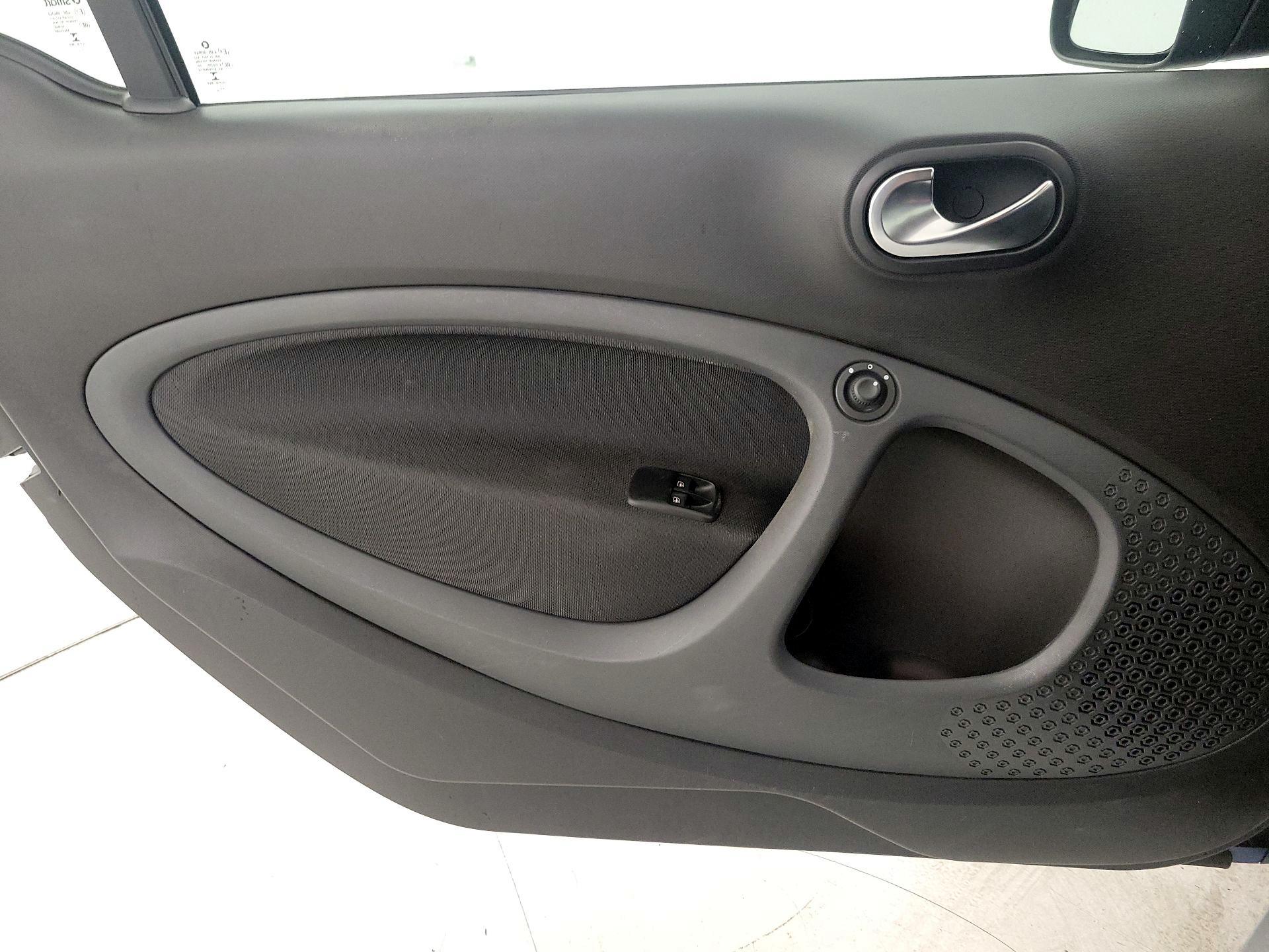 Thumbnail: 2016 smart fortwo - 12
