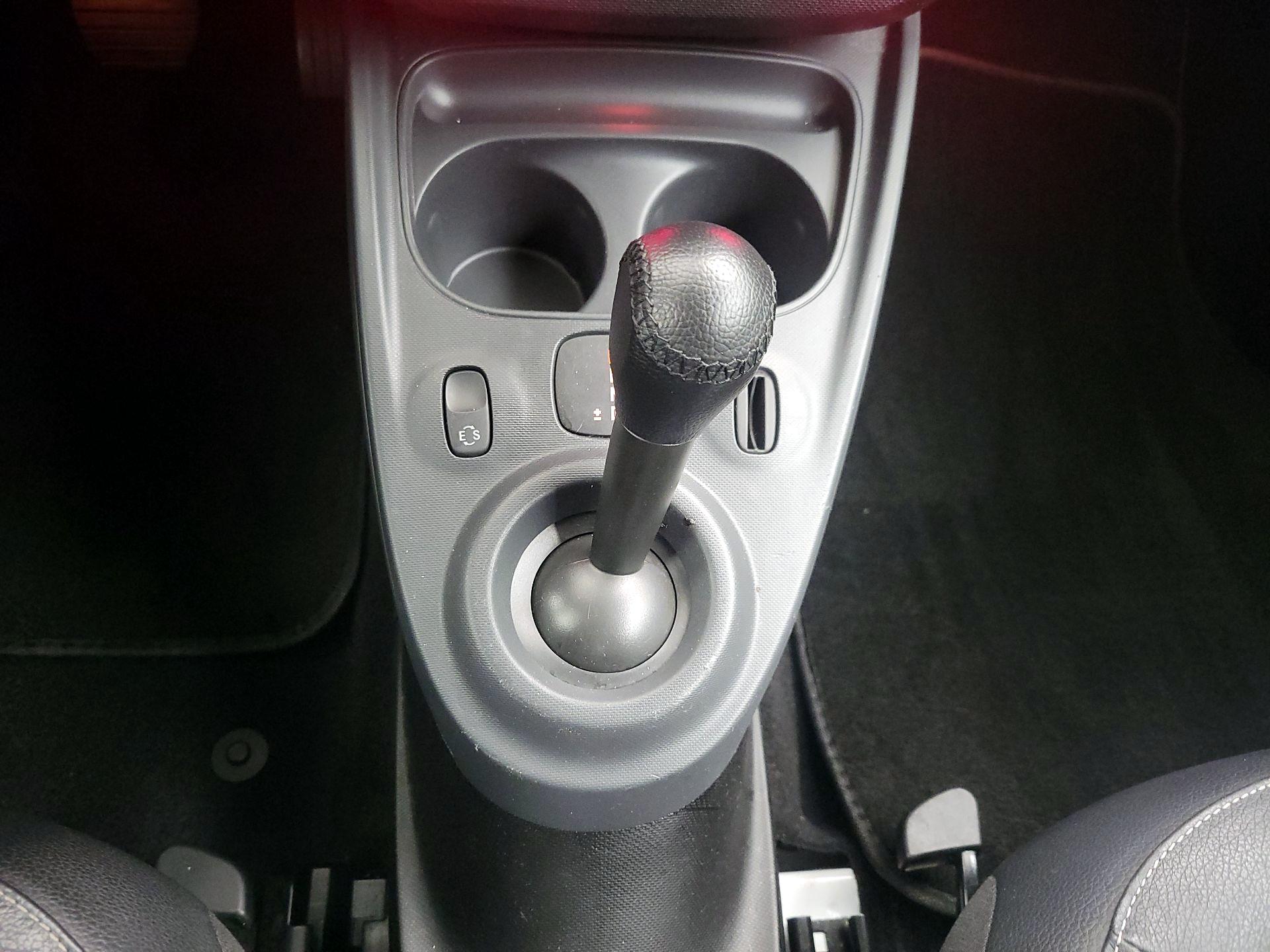 Thumbnail: 2016 smart fortwo - 16