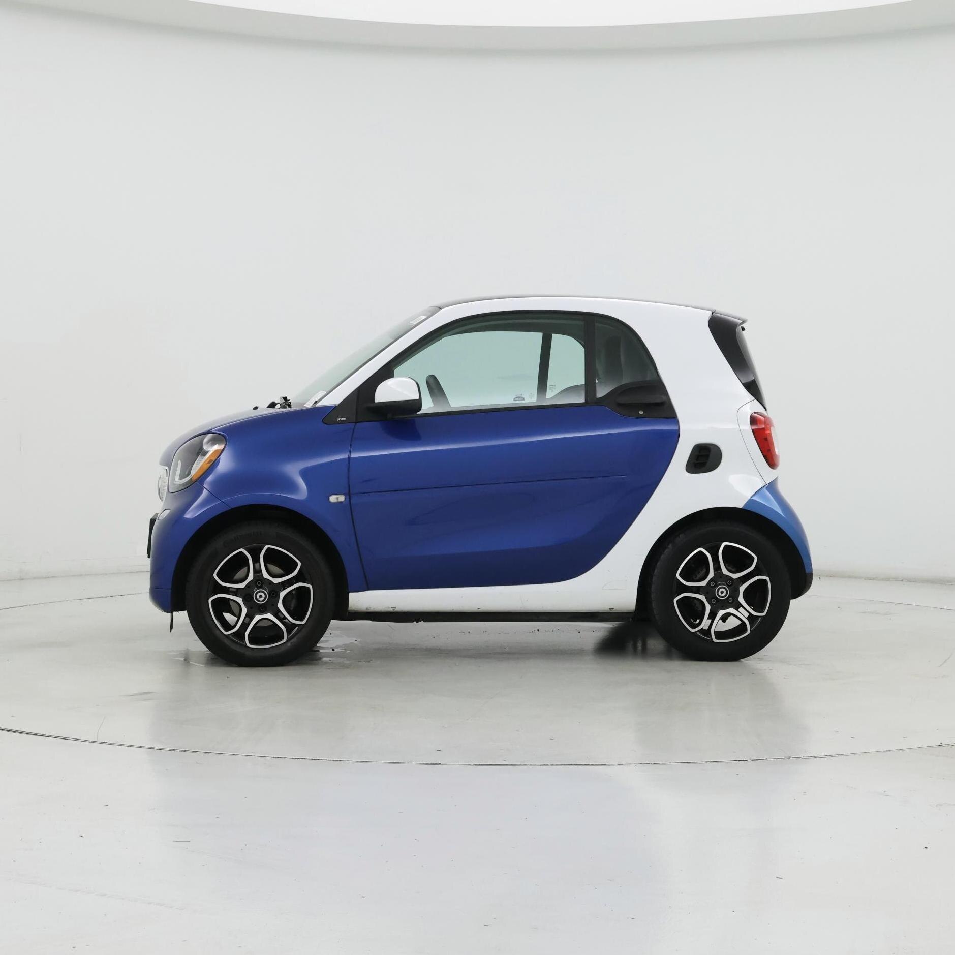 Thumbnail: 2016 smart fortwo - 3