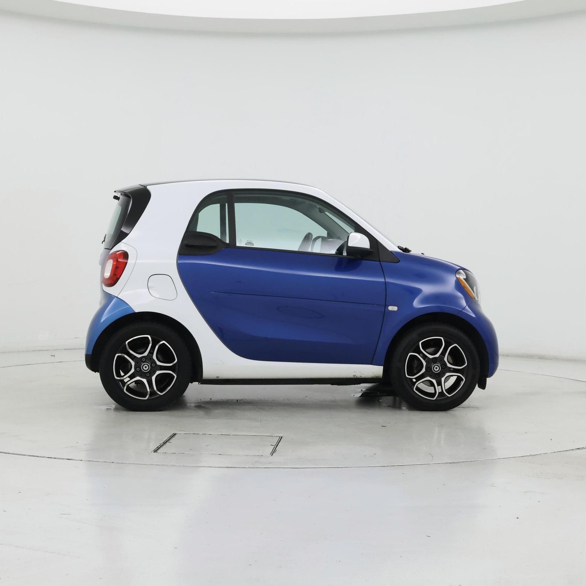 Thumbnail: 2016 smart fortwo - 7
