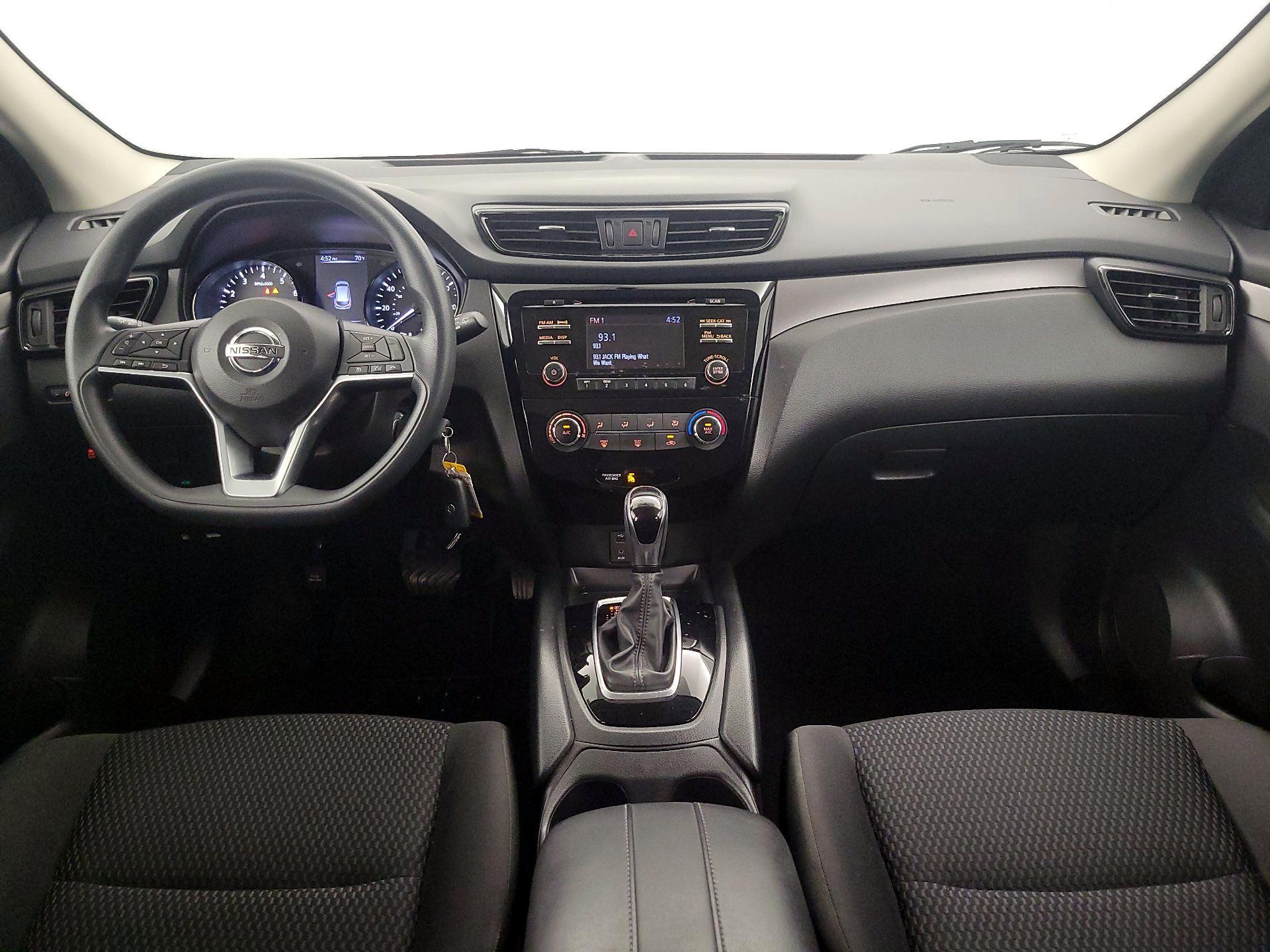 Thumbnail: 2018 Nissan Rogue Sport - 9