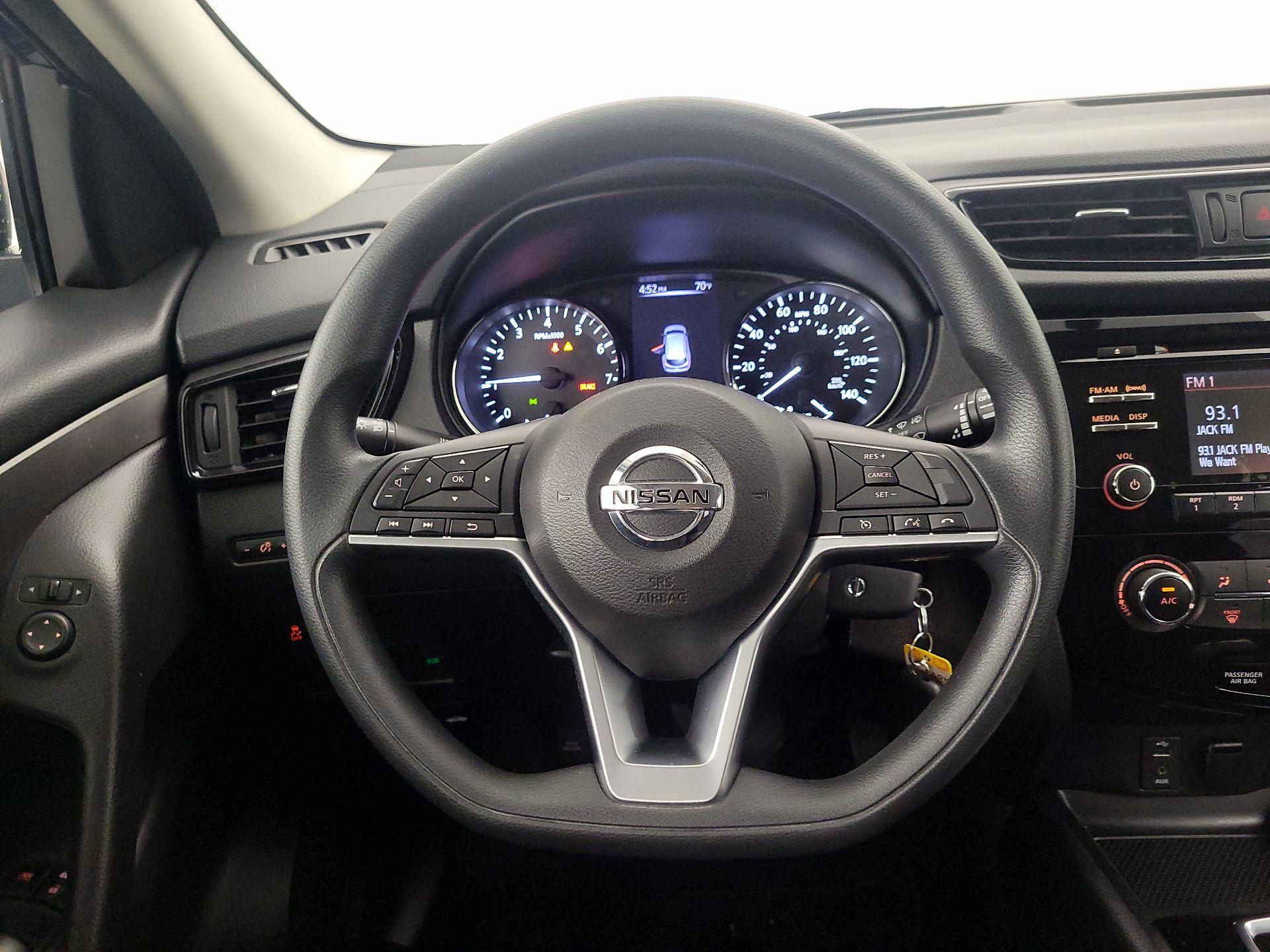 Thumbnail: 2018 Nissan Rogue Sport - 10