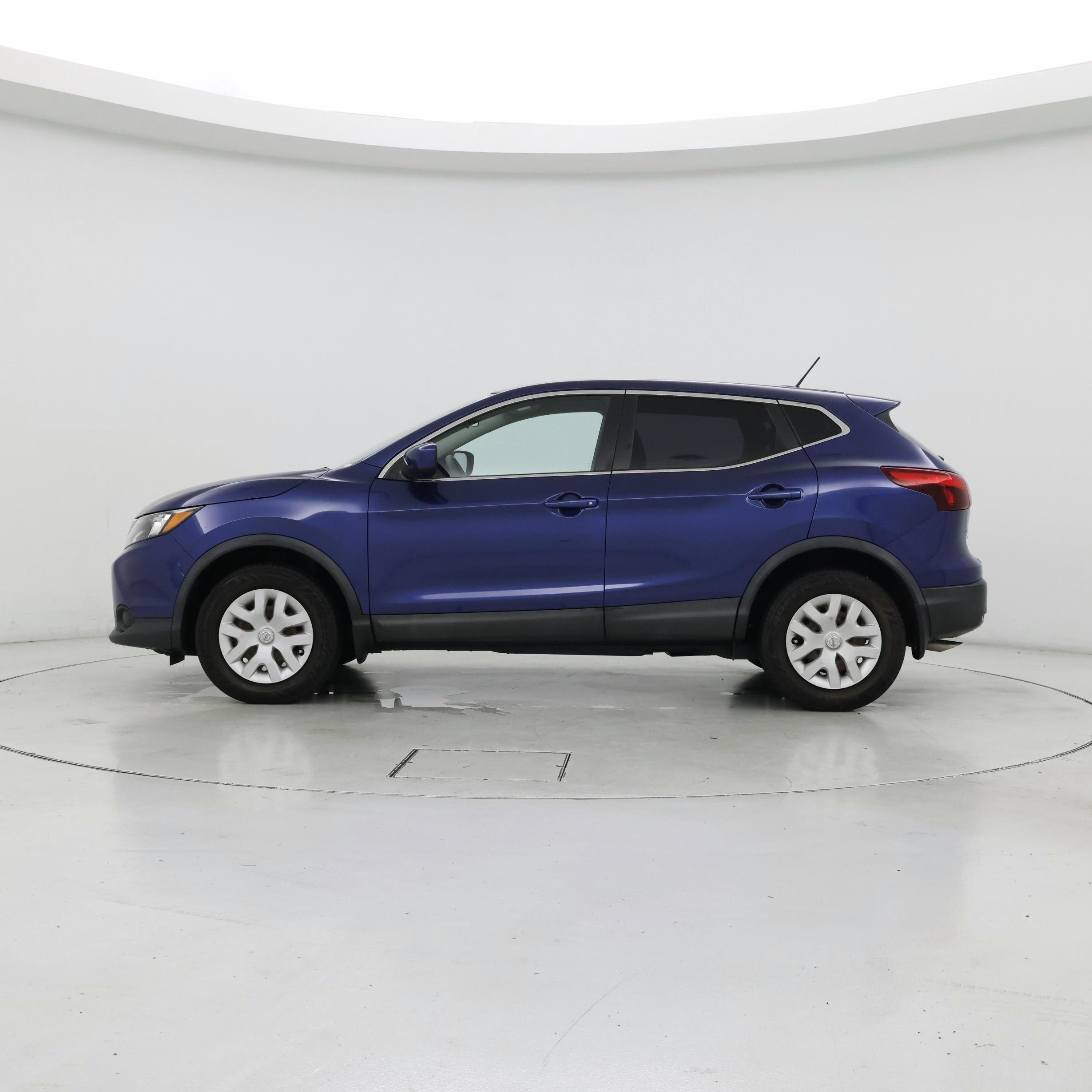 Thumbnail: 2018 Nissan Rogue Sport - 3