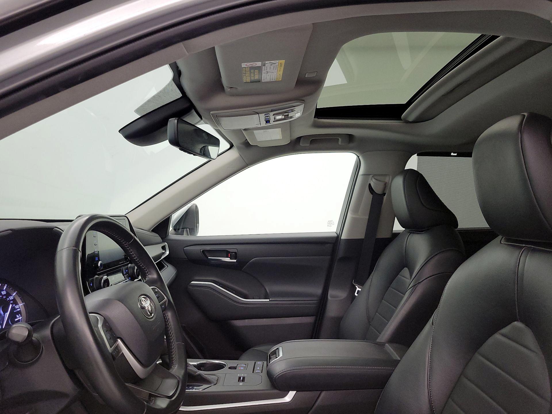 Thumbnail: 2022 Toyota Highlander - 20