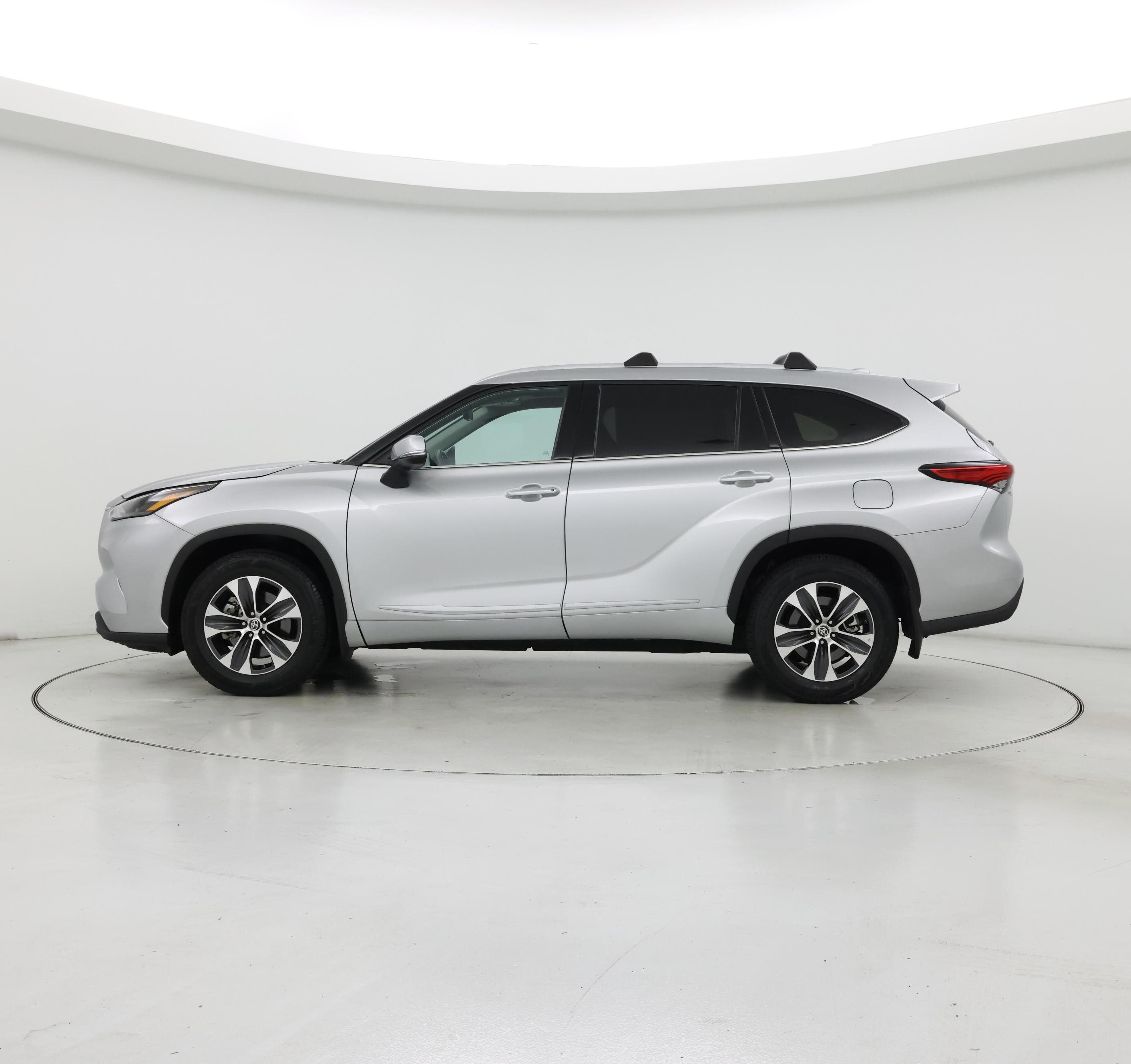 Thumbnail: 2022 Toyota Highlander - 3