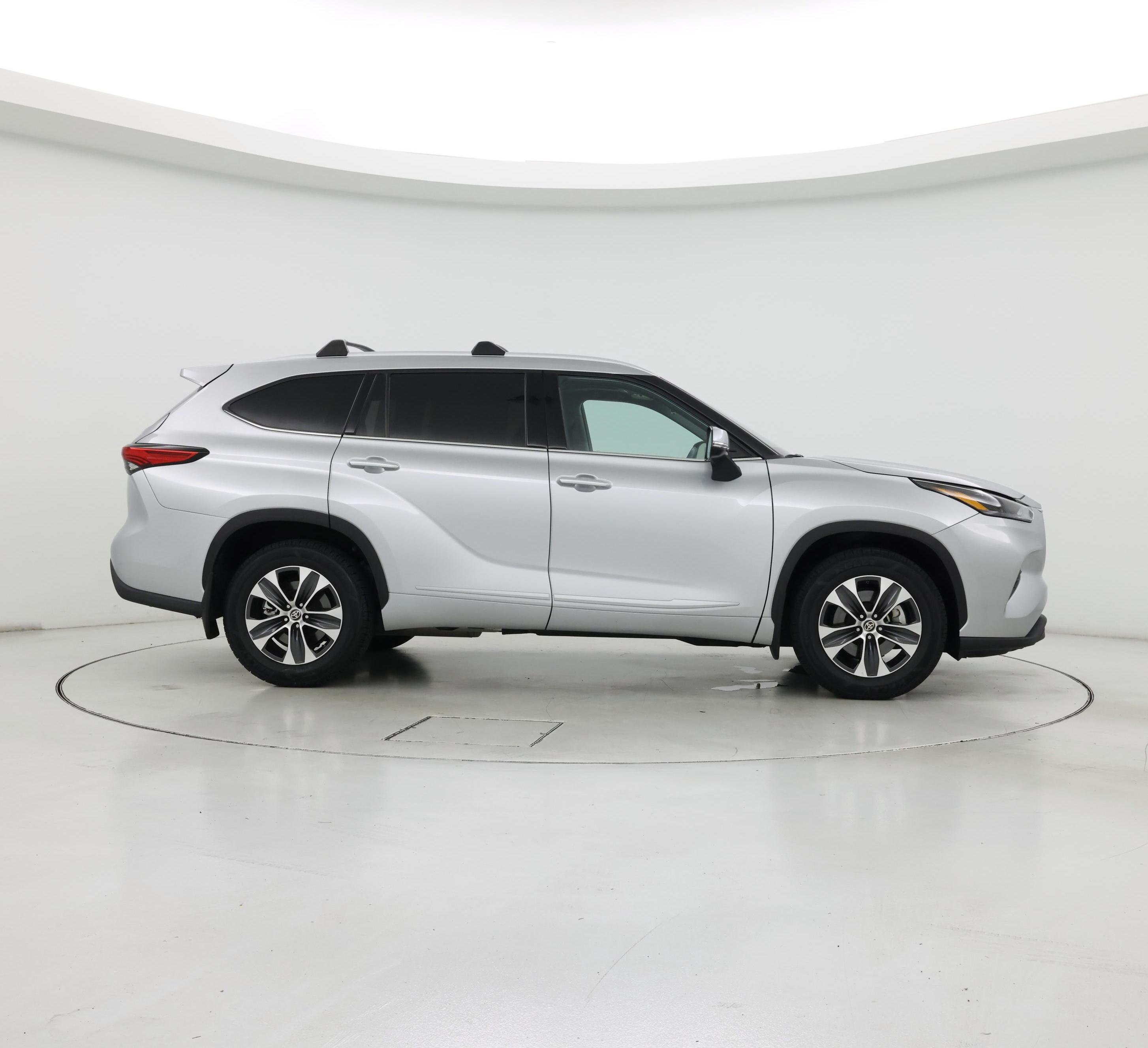 Thumbnail: 2022 Toyota Highlander - 7