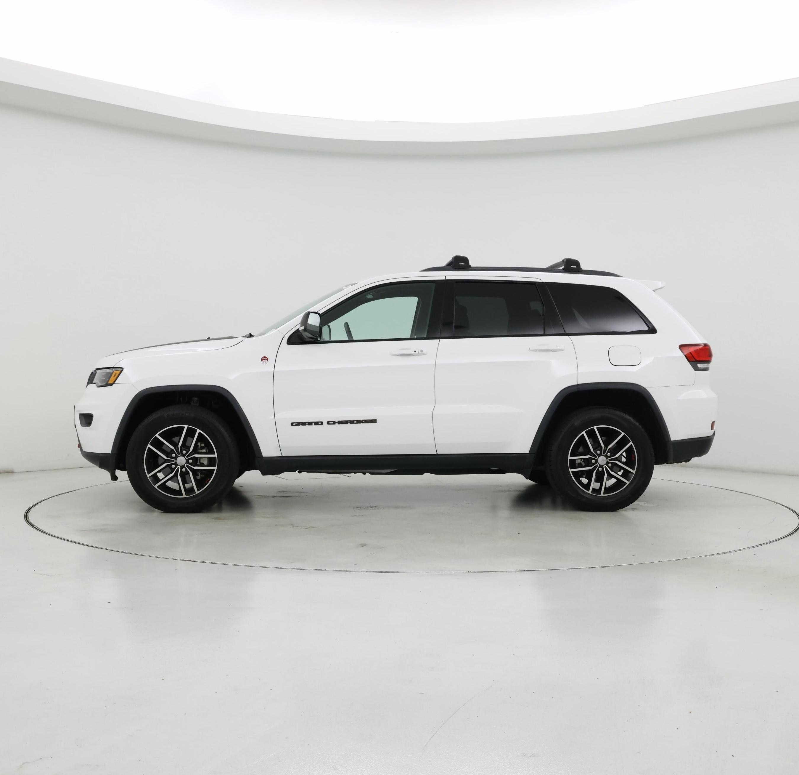 Thumbnail: 2018 Jeep Grand Cherokee - 3
