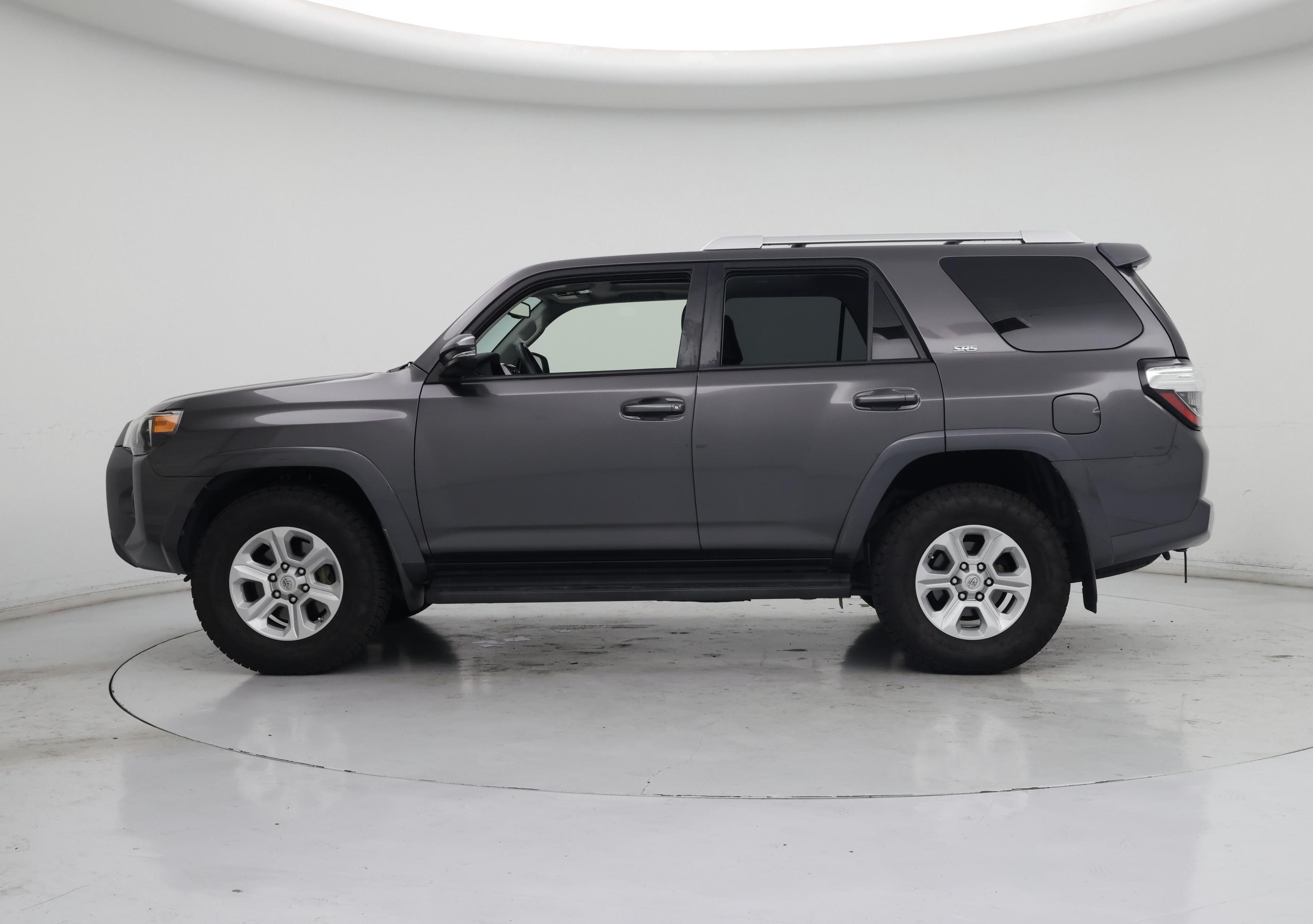 Thumbnail: 2016 Toyota 4Runner - 3