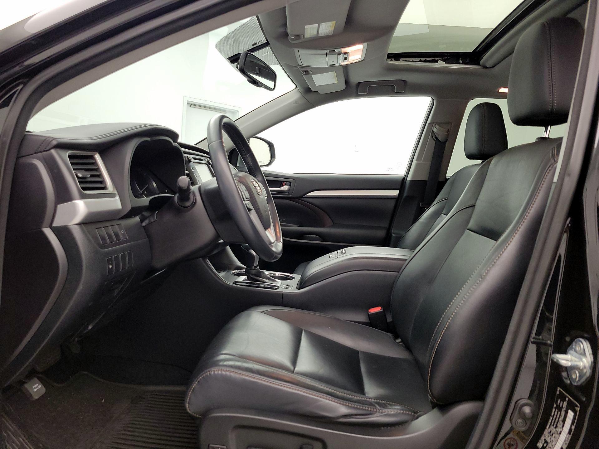 Thumbnail: 2016 Toyota Highlander - 11