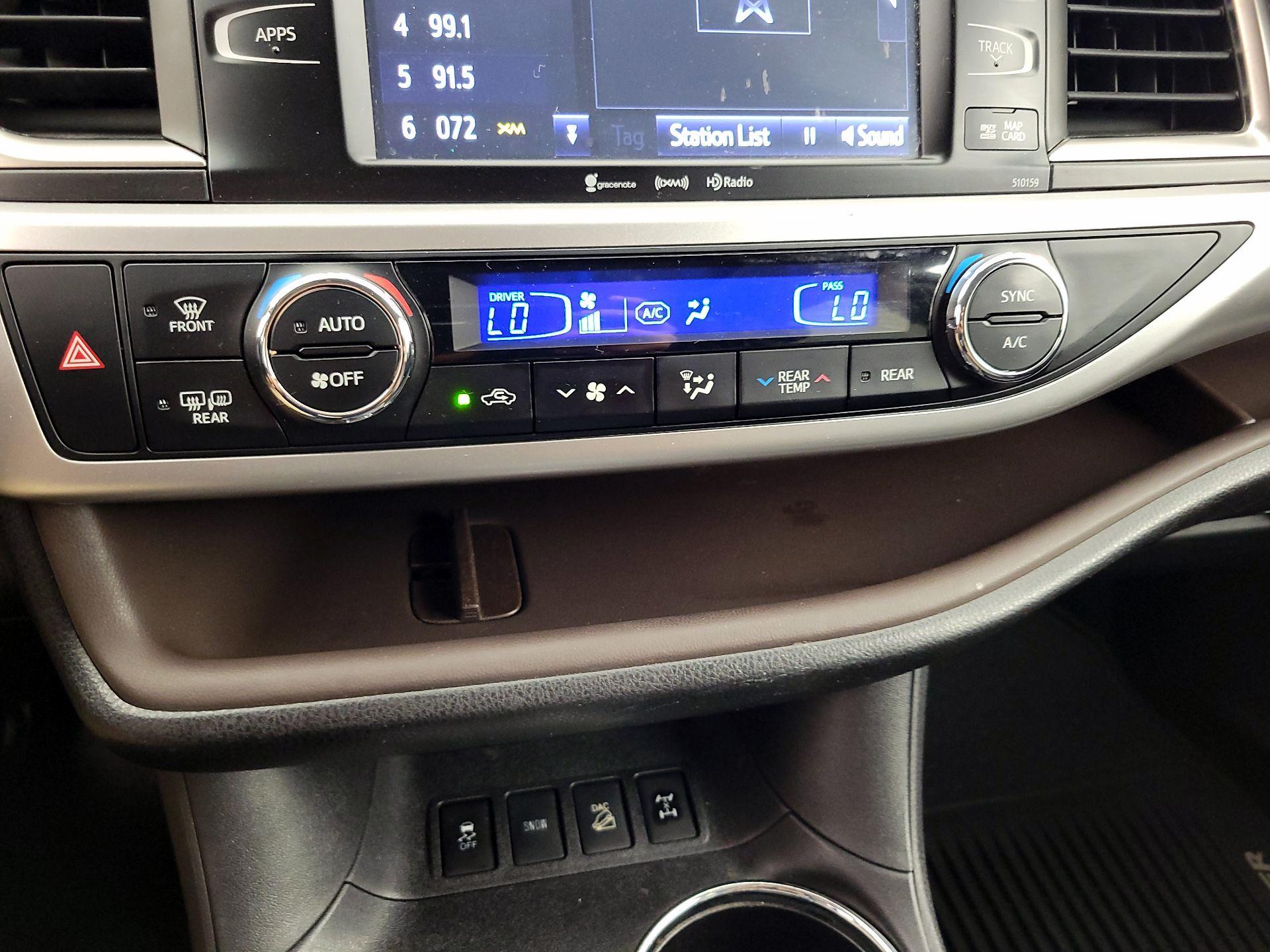 Thumbnail: 2016 Toyota Highlander - 17