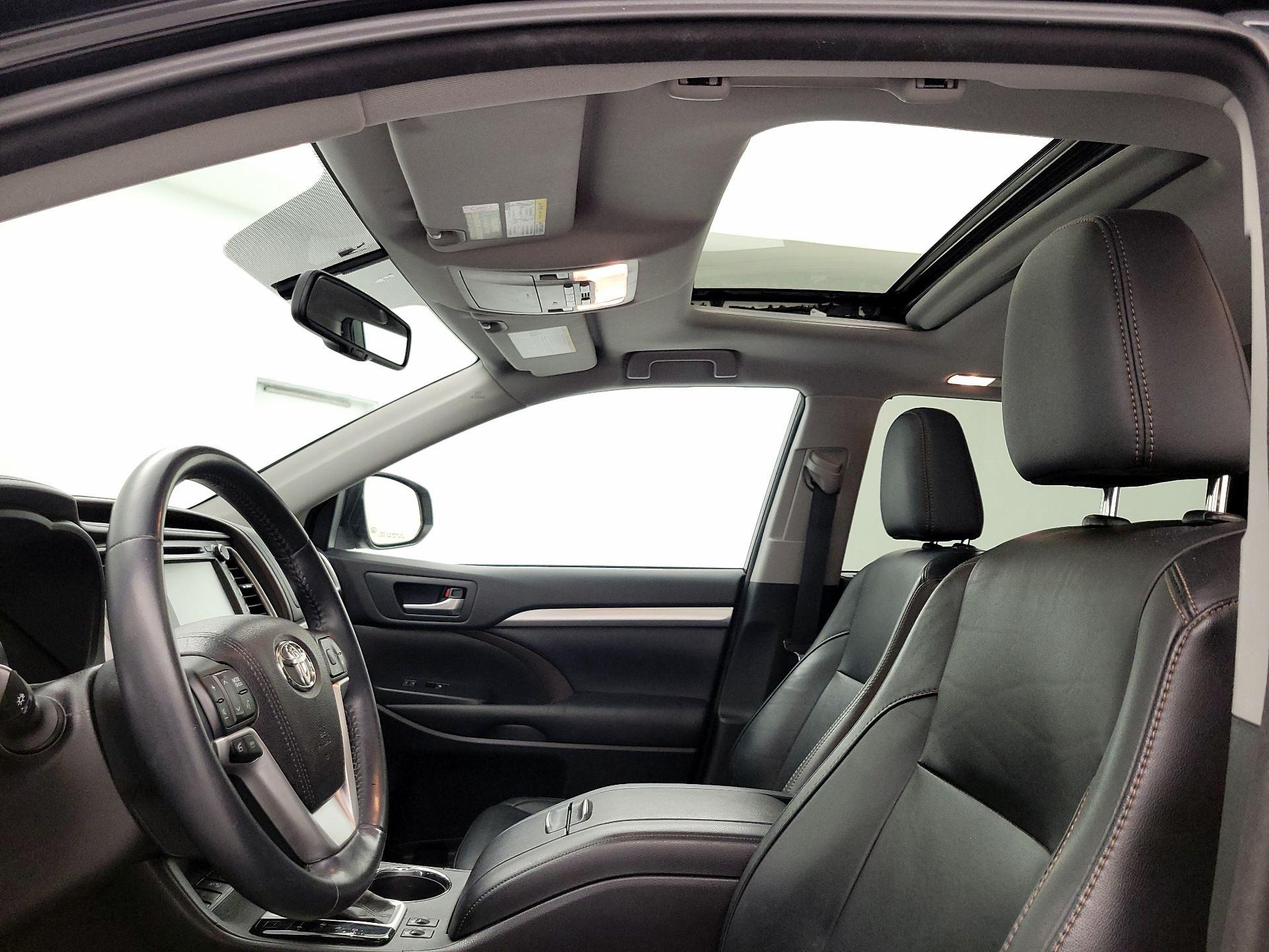 Thumbnail: 2016 Toyota Highlander - 20