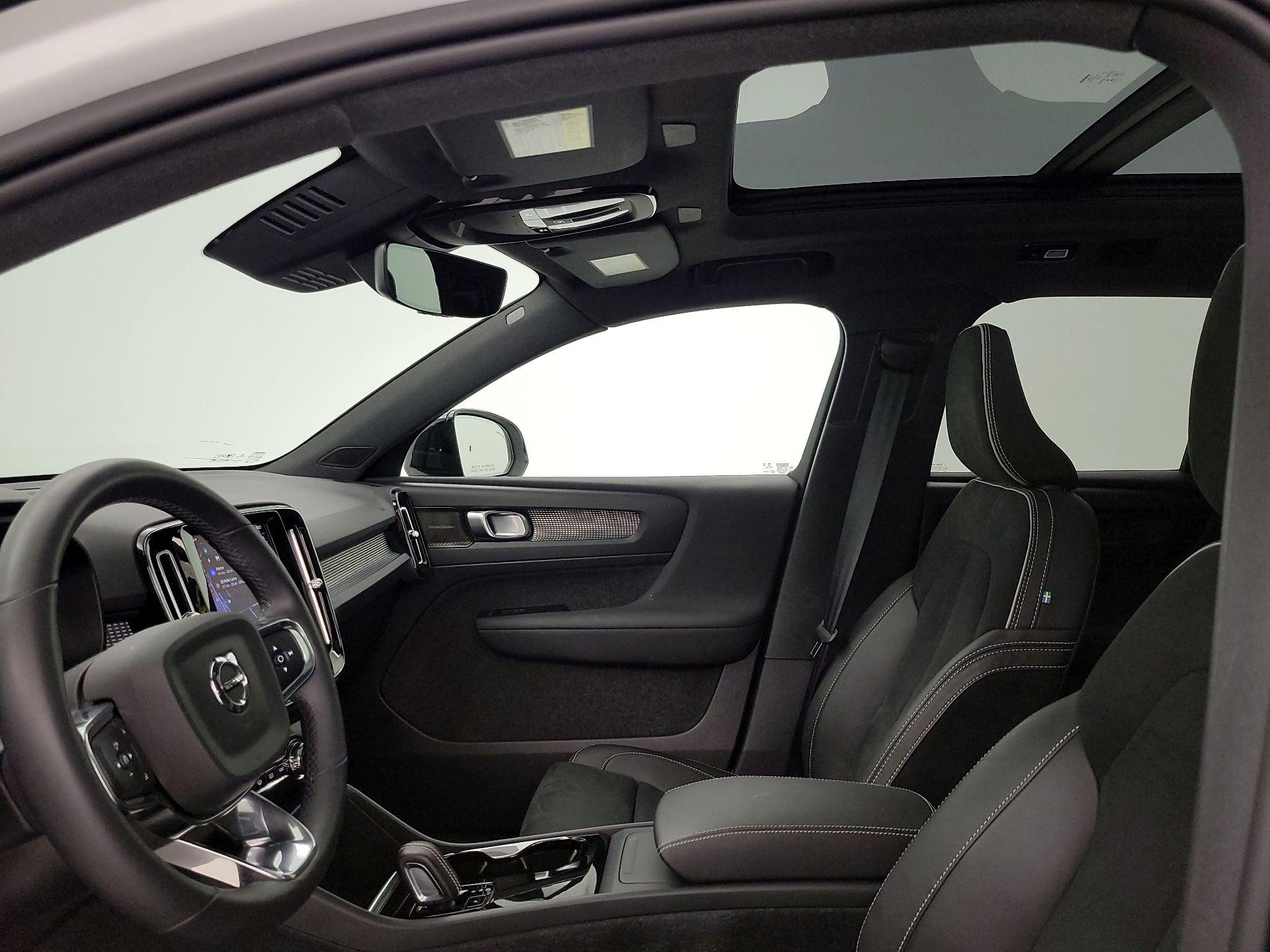 Thumbnail: 2022 Volvo XC40 - 20