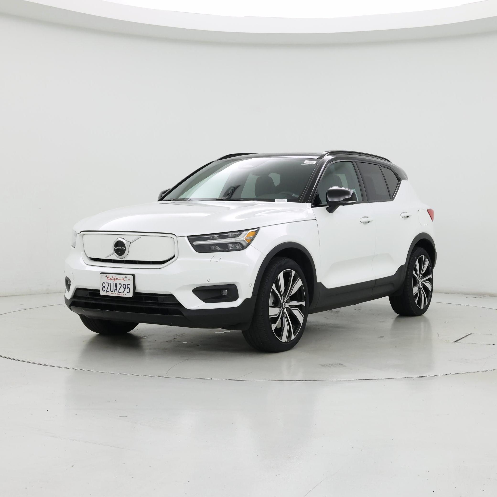 Thumbnail: 2022 Volvo XC40 - 4