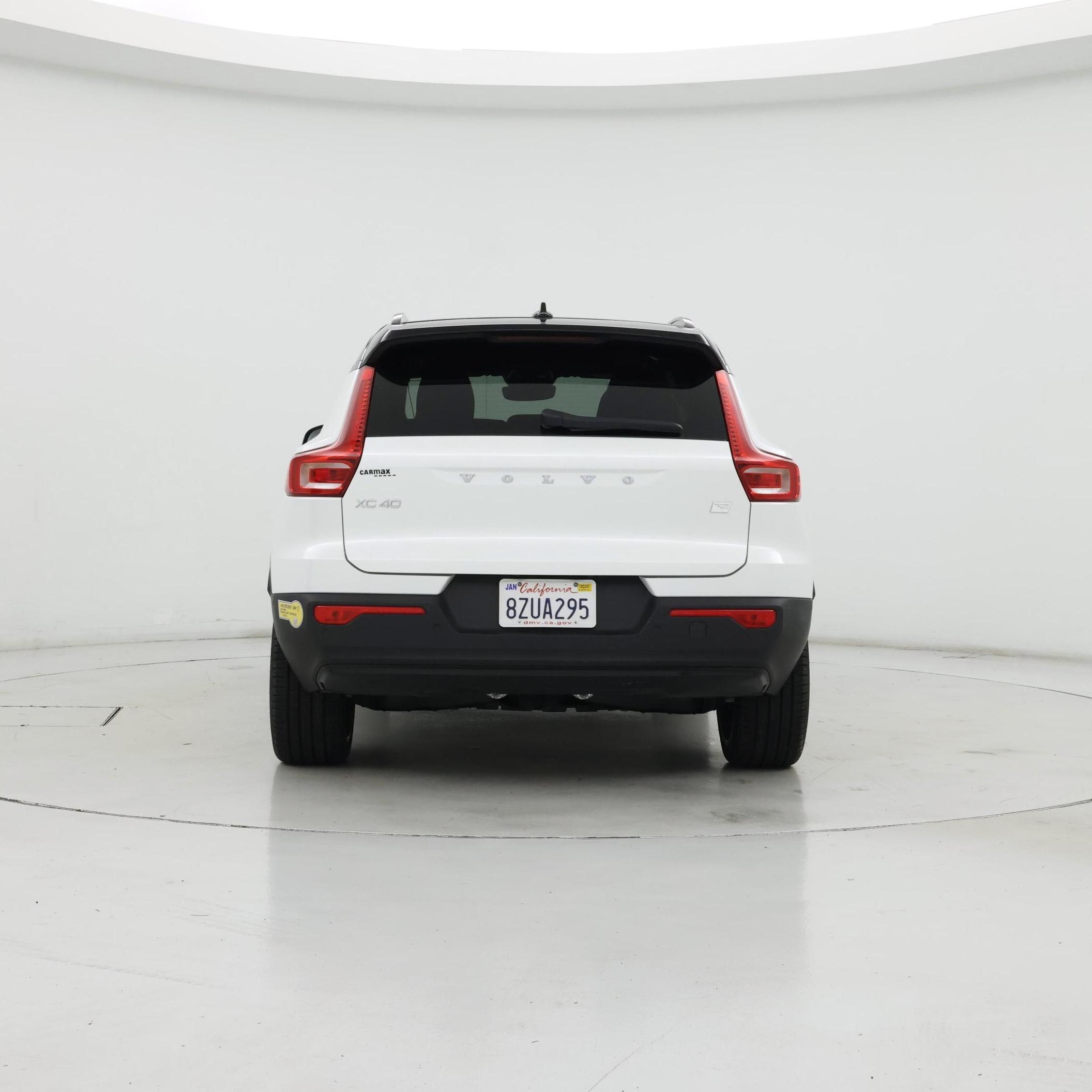 Thumbnail: 2022 Volvo XC40 - 6