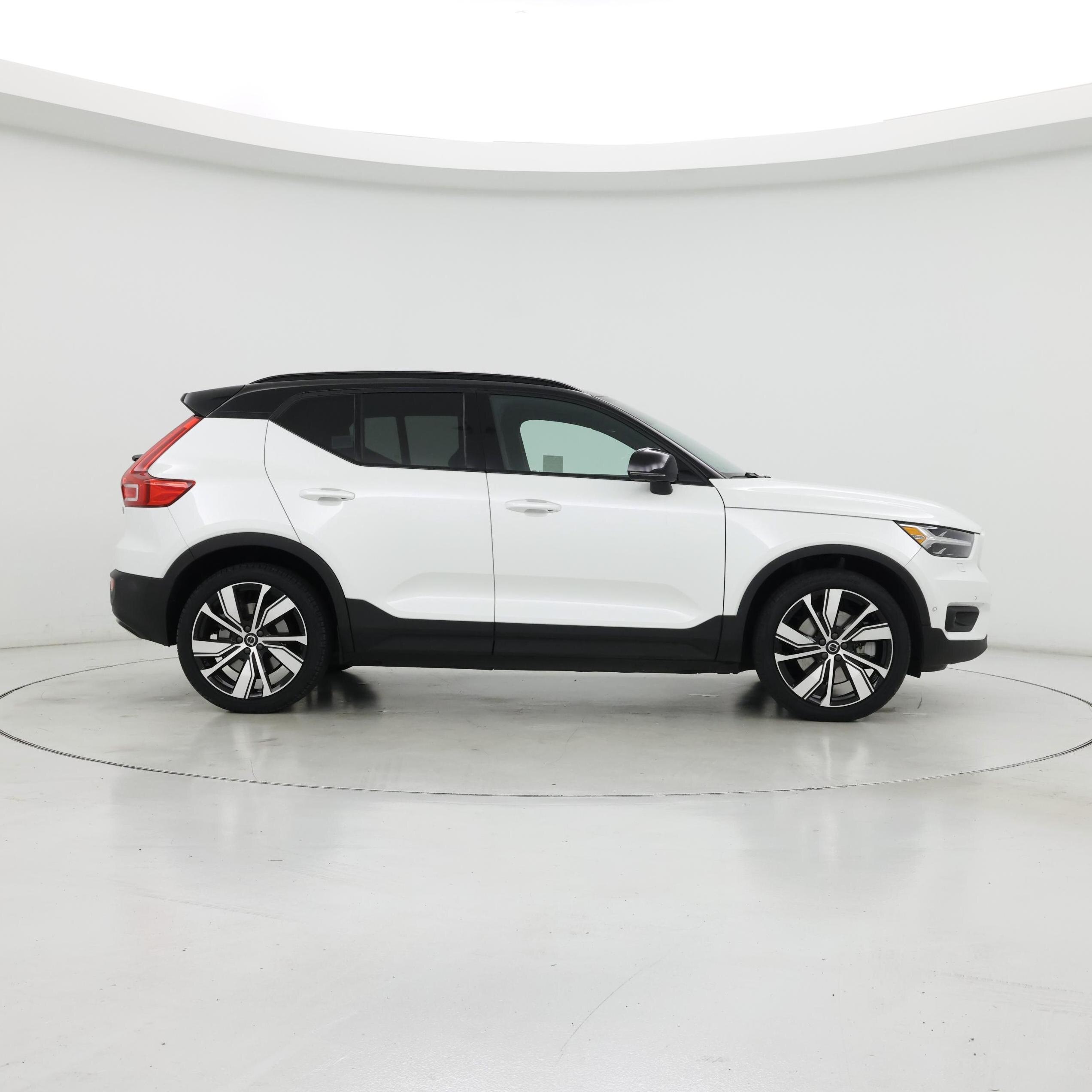 Thumbnail: 2022 Volvo XC40 - 7