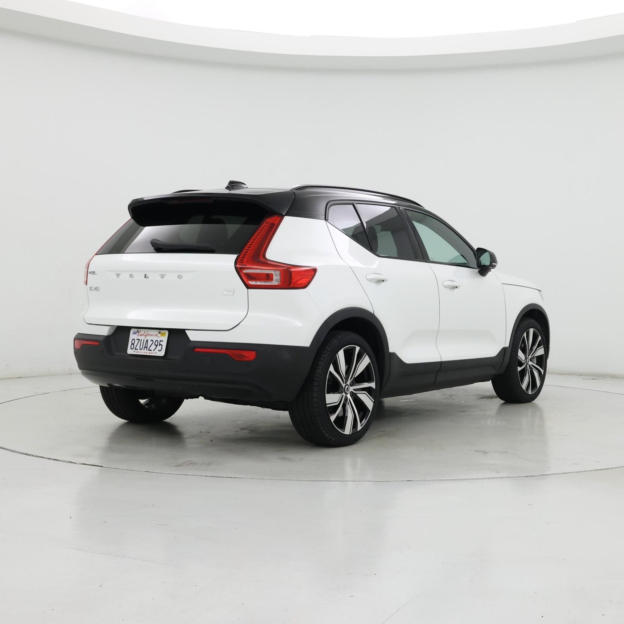 Thumbnail: 2022 Volvo XC40 - 8