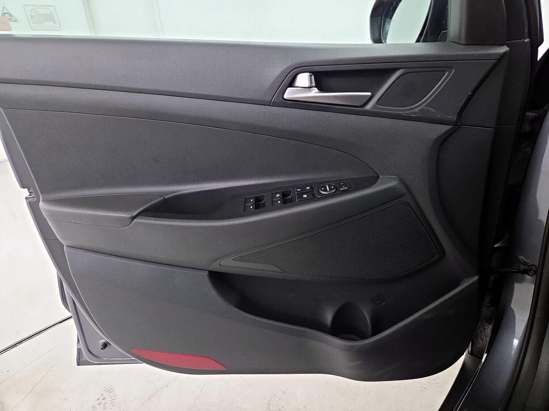 Thumbnail: 2019 Hyundai Tucson - 12