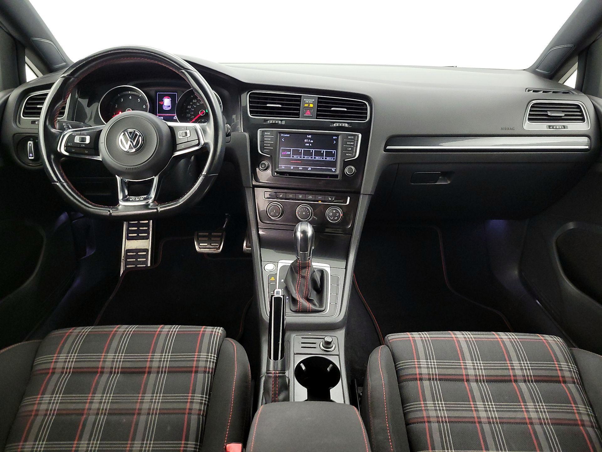 Thumbnail: 2017 Volkswagen Golf - 9