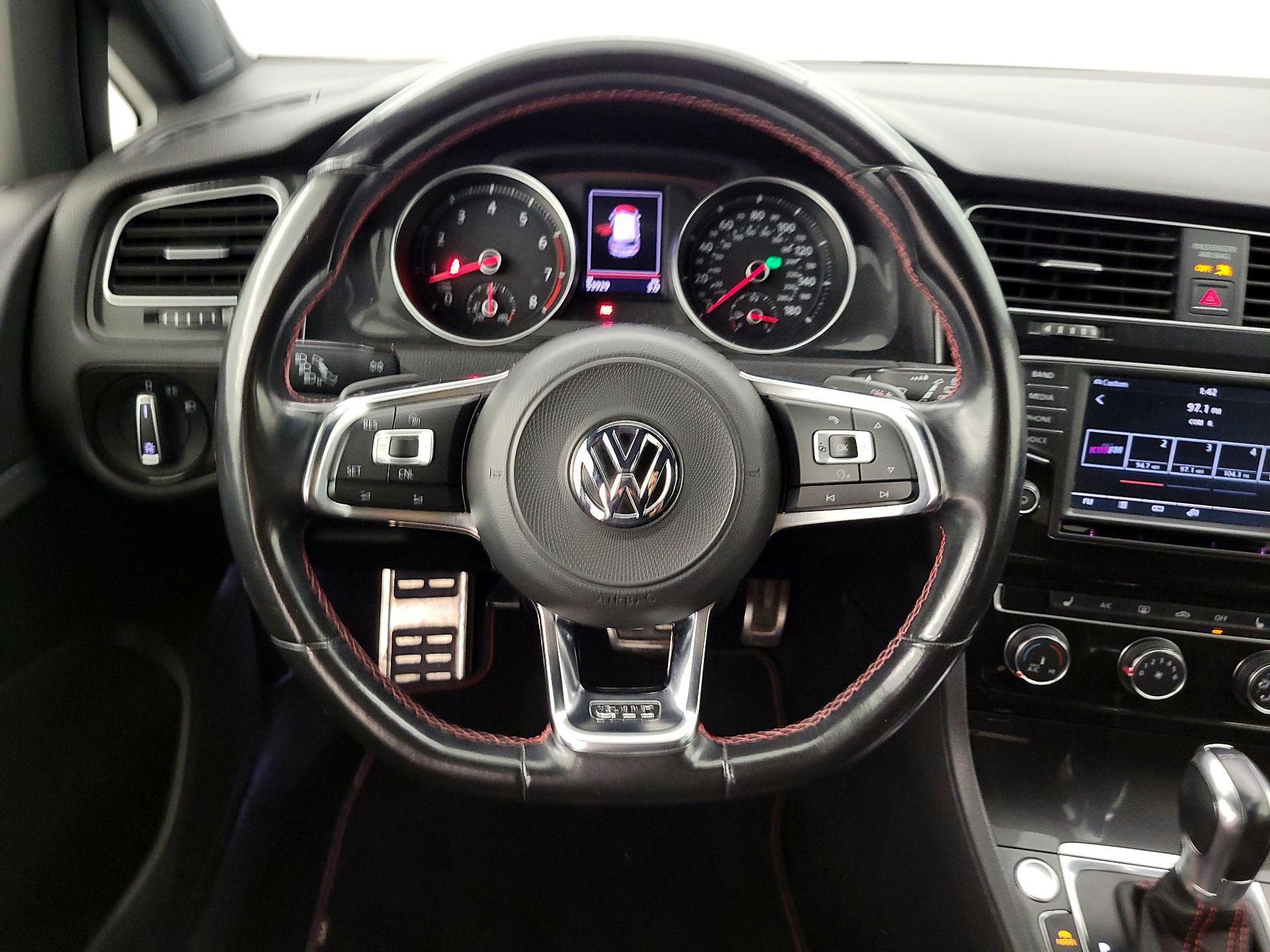 Thumbnail: 2017 Volkswagen Golf - 10